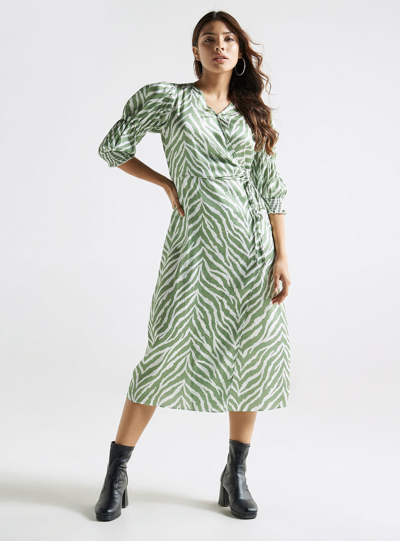 فستان ملفوف بياقة V وطبعات وتفاصيل كشكش-women-clothing-dresses-image-2
