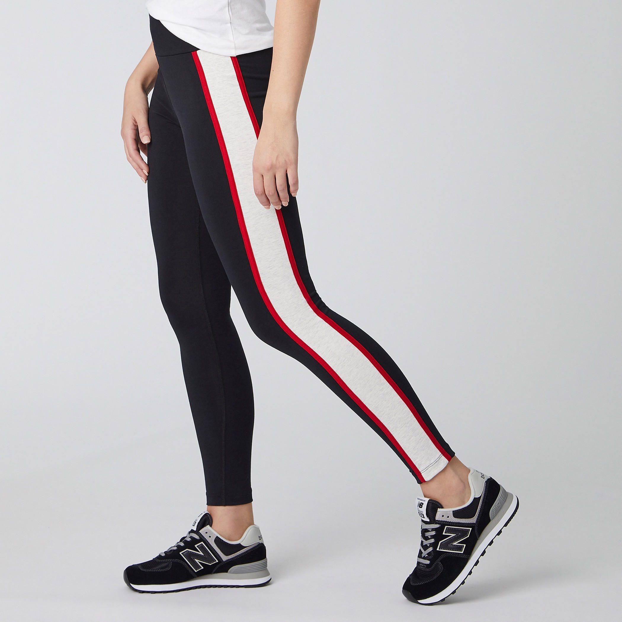 بنطلون ليقنز سادة بتفاصيل شريطة جانبيّة وخصر مطّاطي من نيو بالانس-women-clothing-bottoms-leggings-image-4