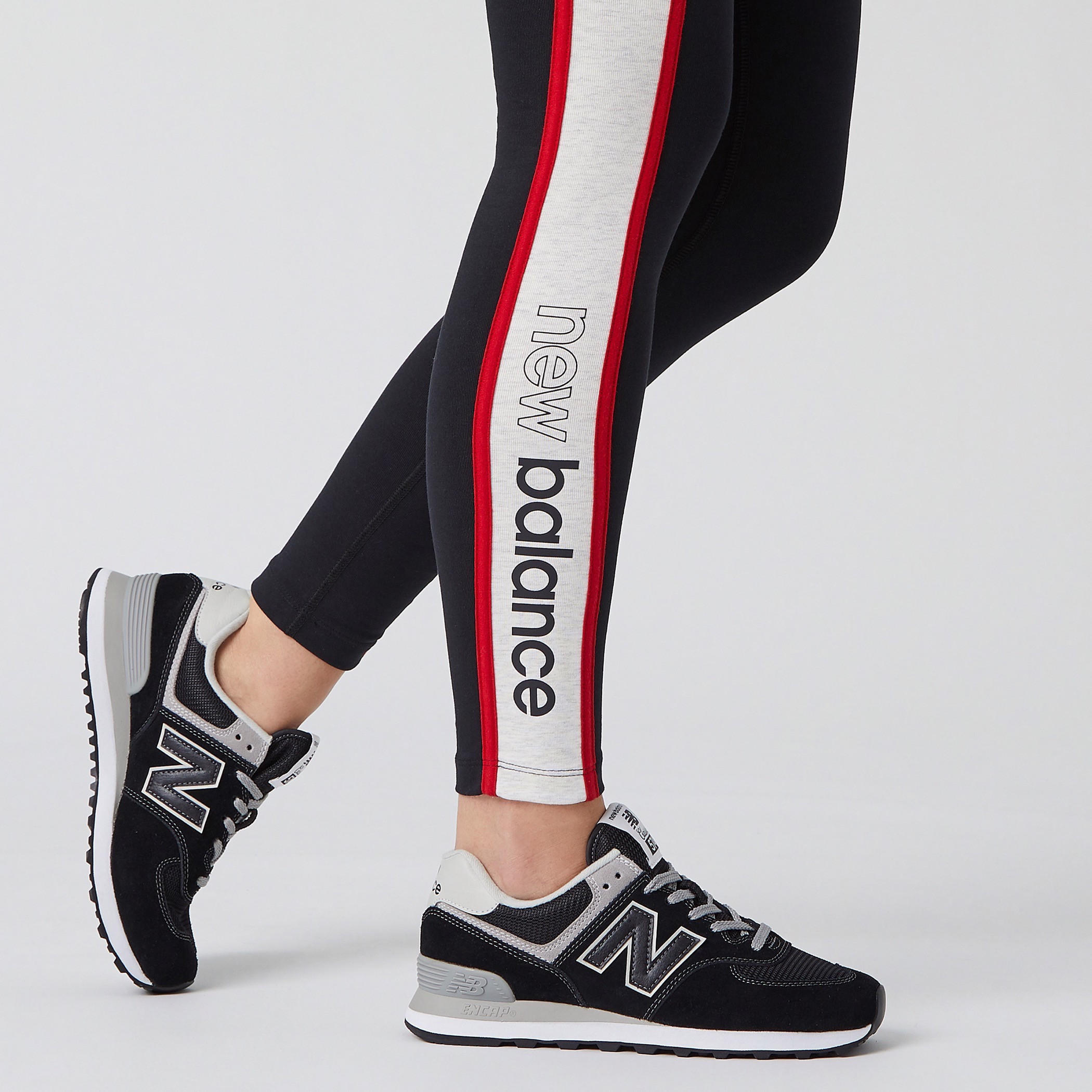بنطلون ليقنز سادة بتفاصيل شريطة جانبيّة وخصر مطّاطي من نيو بالانس-women-clothing-bottoms-leggings-image-6