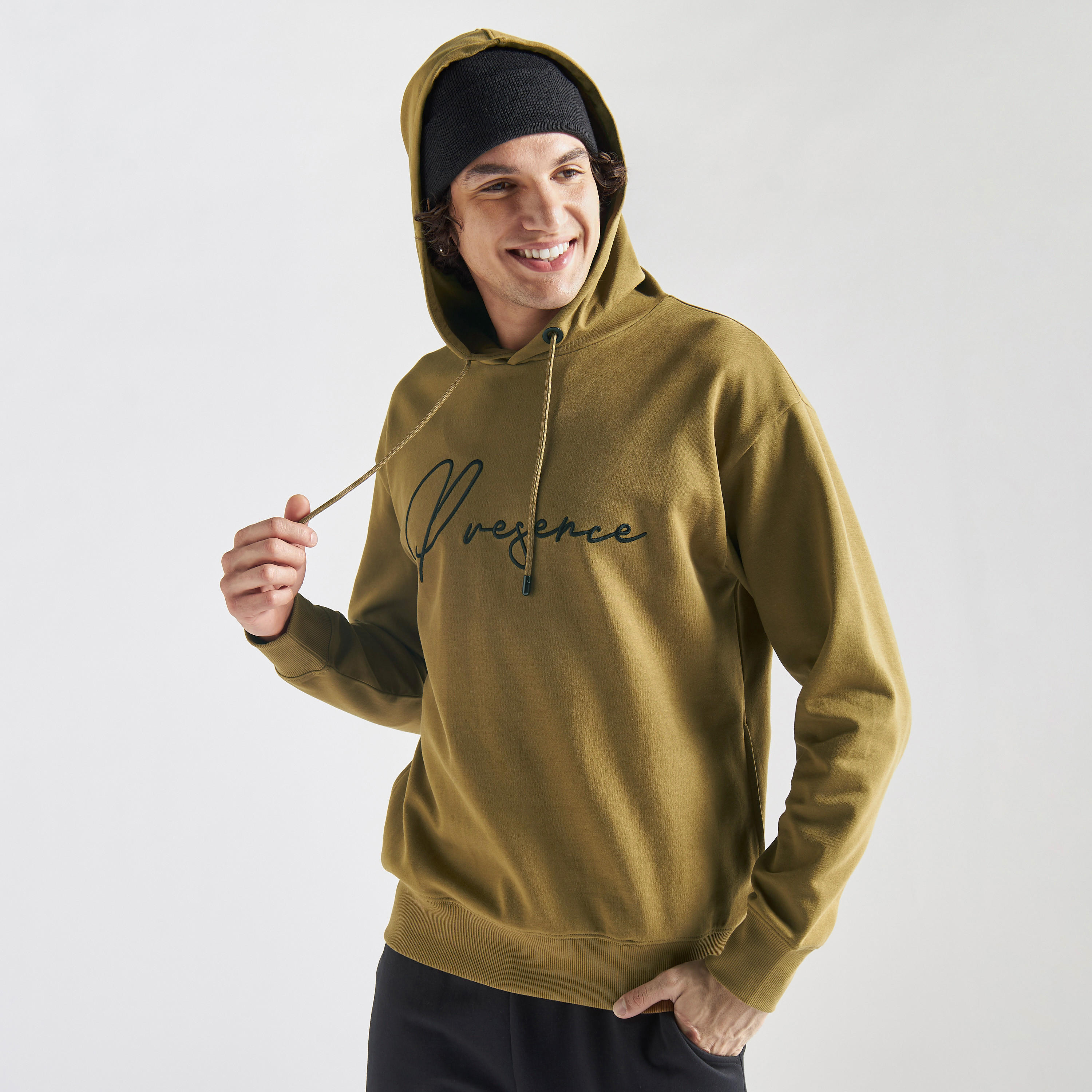 هودي مطرّز بأكمام طويلة-men-winterwear-hoodiesandsweatshirts-image-1