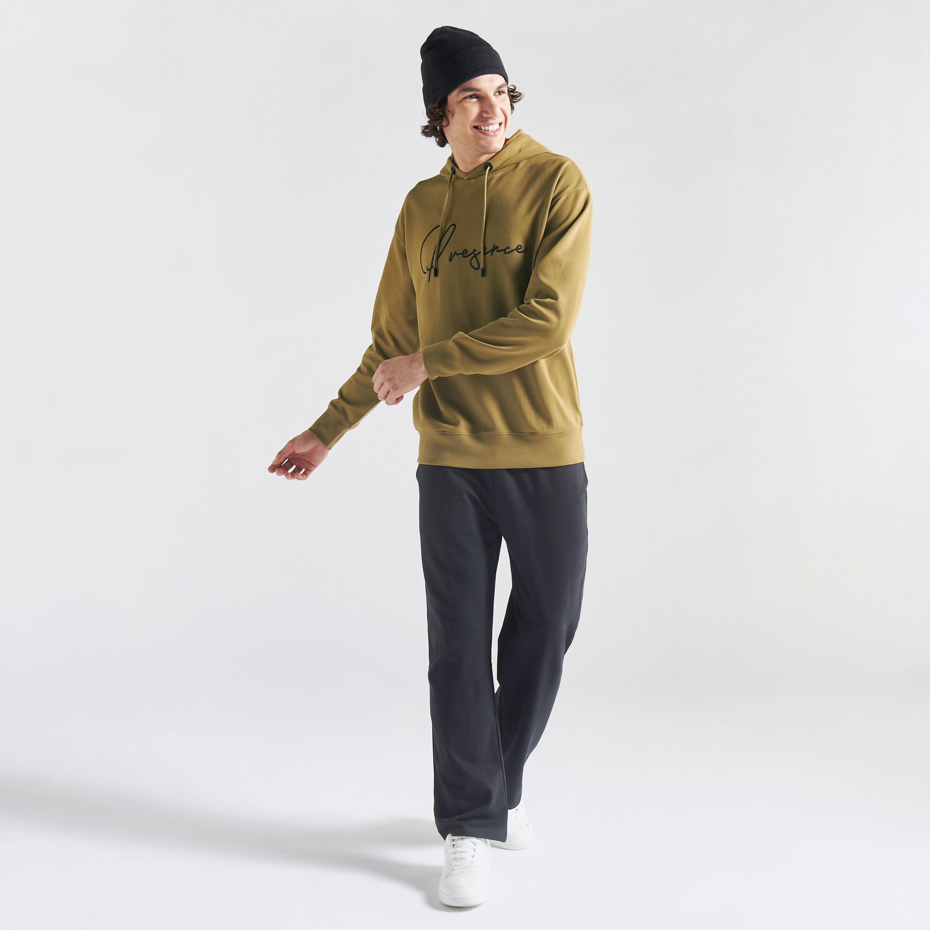 هودي مطرّز بأكمام طويلة-men-winterwear-hoodiesandsweatshirts-image-2