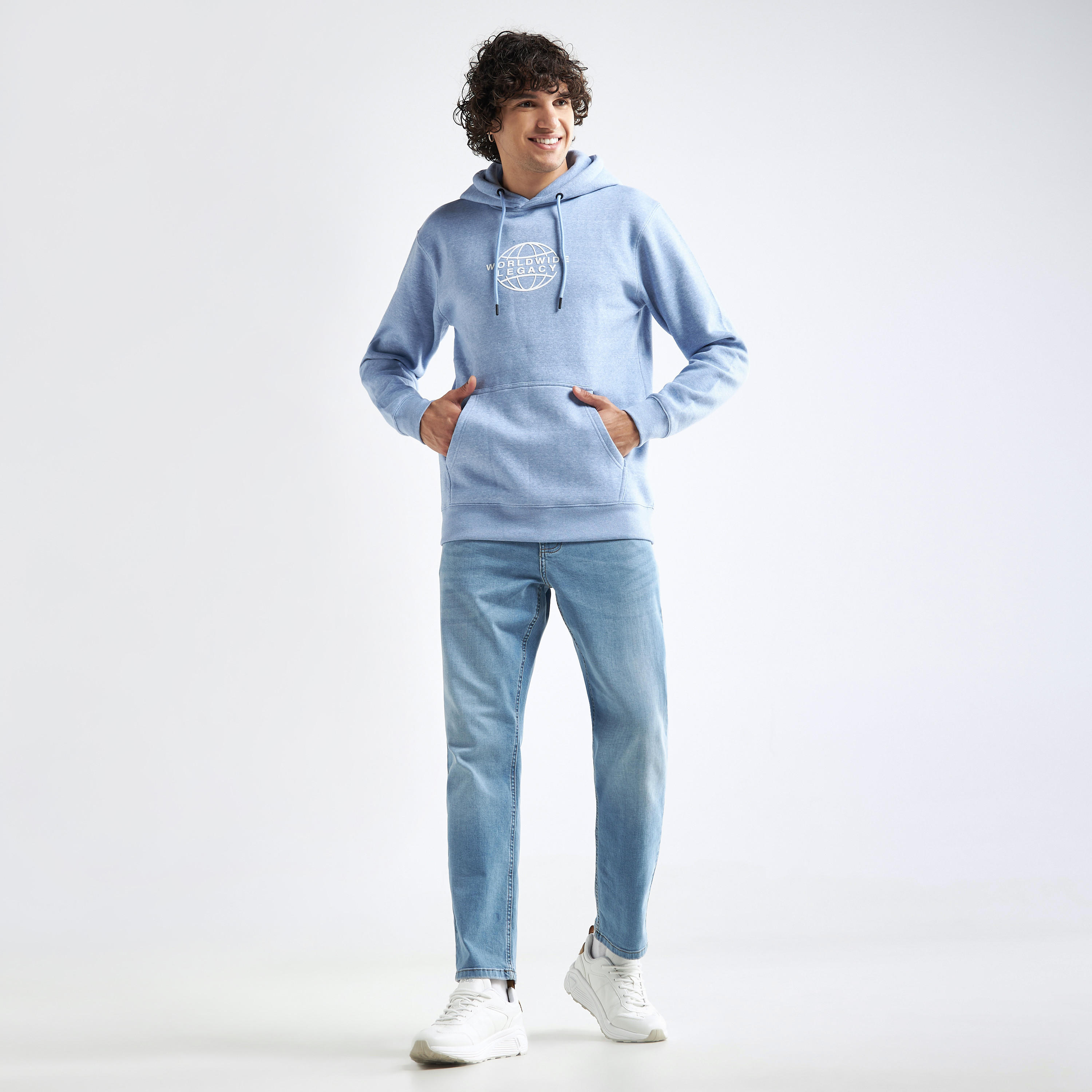 سويت شيرت بقبّعة وجيب كنغر بطبعات-men-winterwear-hoodiesandsweatshirts-image-2