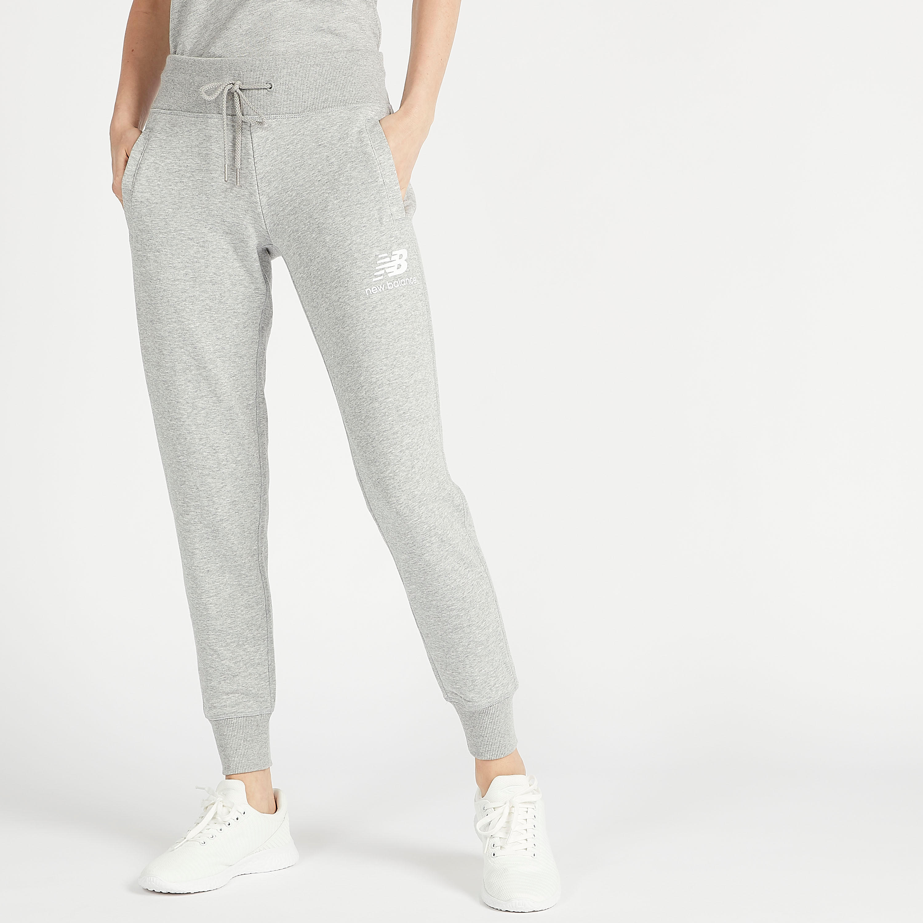 بنطلون رياضي سادة بجيوب إيسانشلز من نيو بالانس-women-clothing-bottoms-joggers-image-1