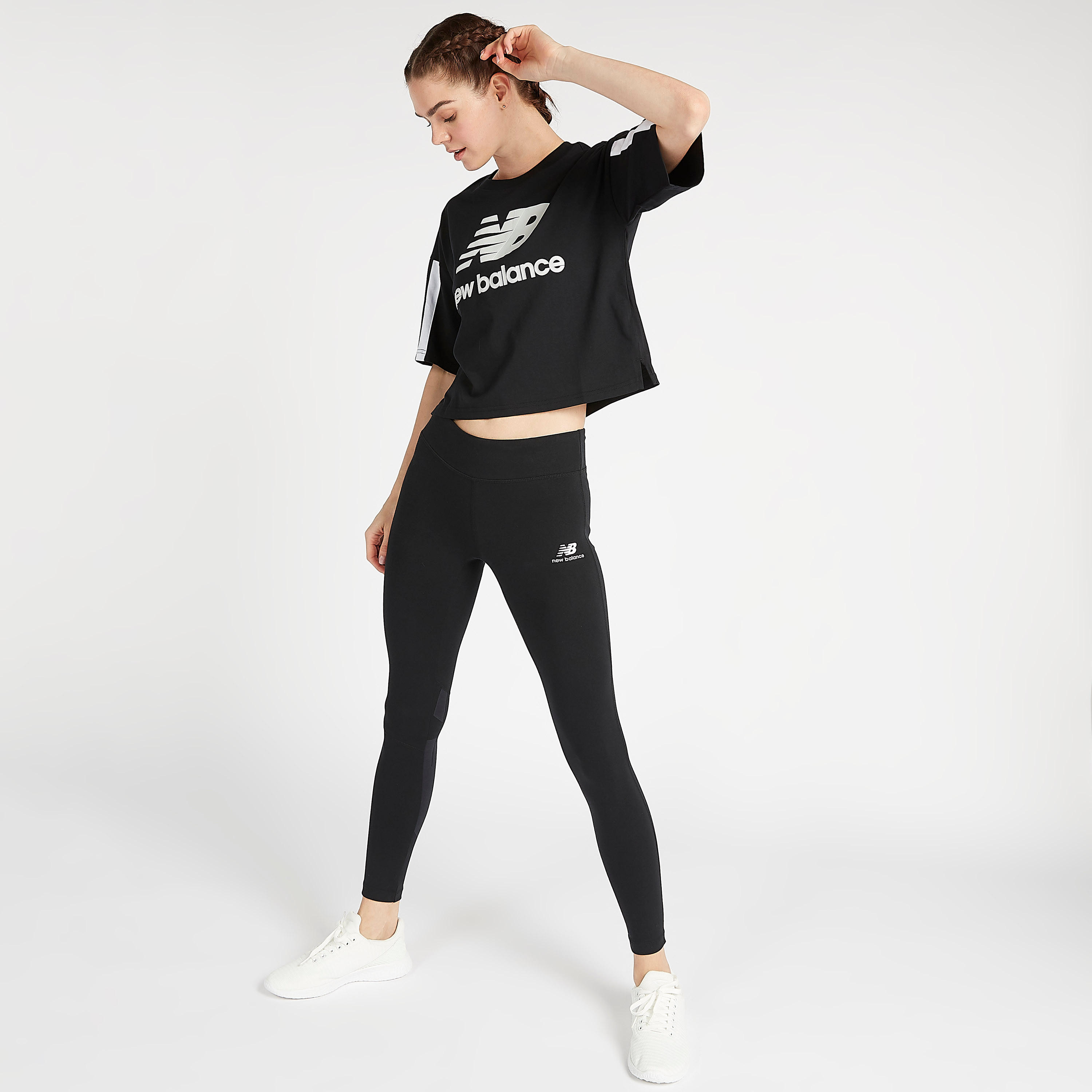 تيشيرت قصير بأكمام قصيرة وطبعات آثليتيكس من نيو بالانس-women-clothing-sportswearandactivewear-tshirtsandvests-image-2