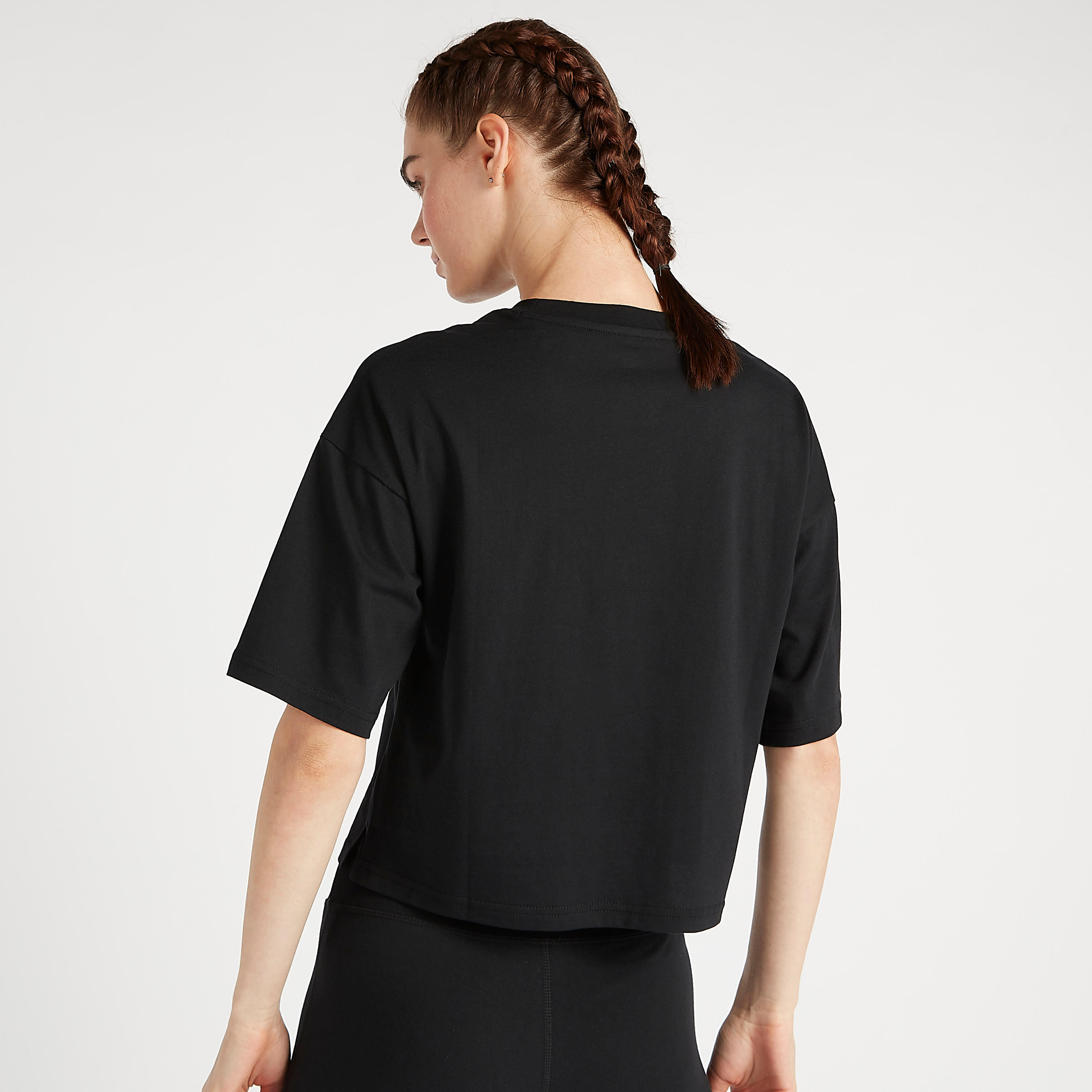 تيشيرت قصير بأكمام قصيرة وطبعات آثليتيكس من نيو بالانس-women-clothing-sportswearandactivewear-tshirtsandvests-image-4