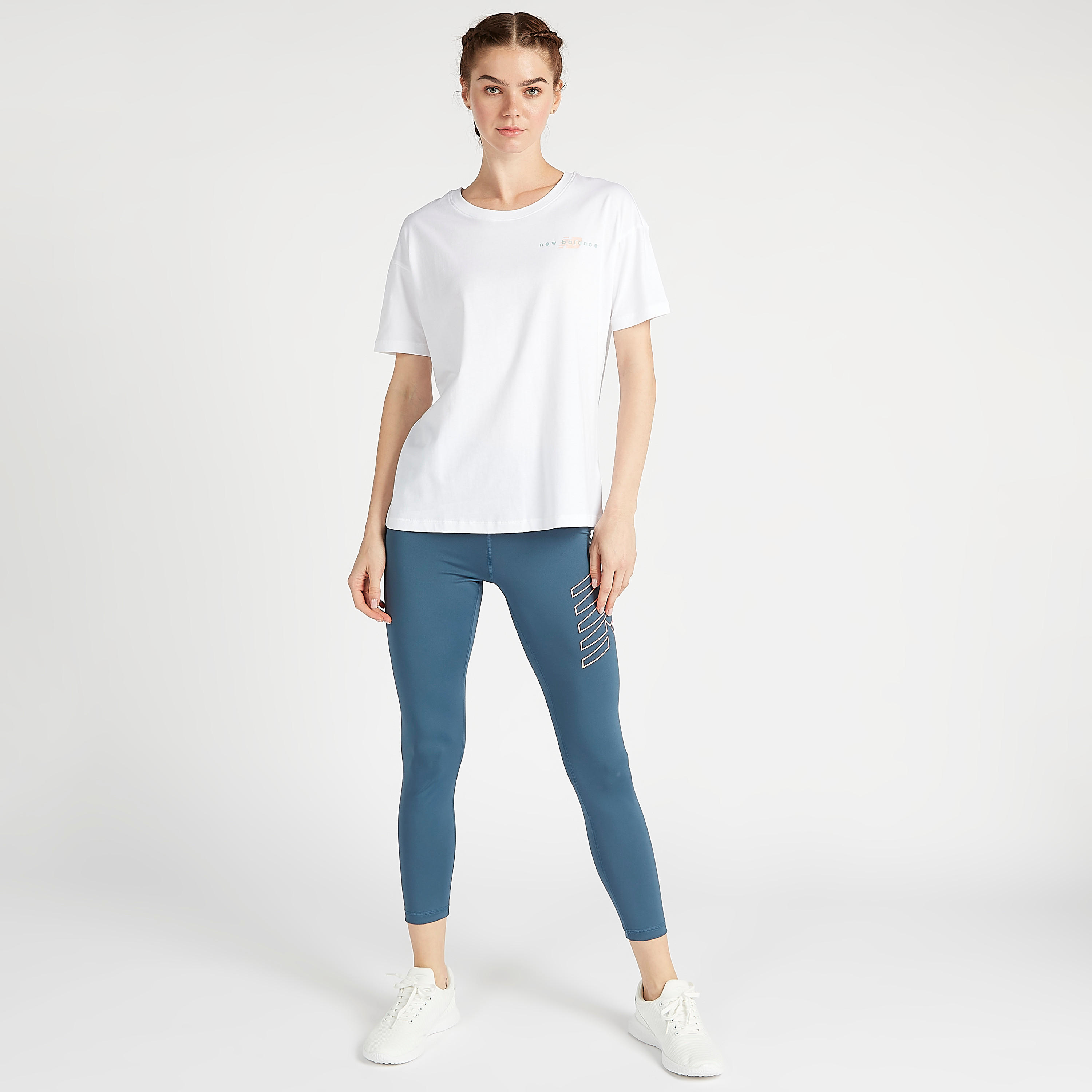 تيشيرت بطبعات جرافيكيّة وأكمام قصيرة آثليتيكس بريب من نيو بالانس-women-clothing-sportswearandactivewear-tshirtsandvests-image-6