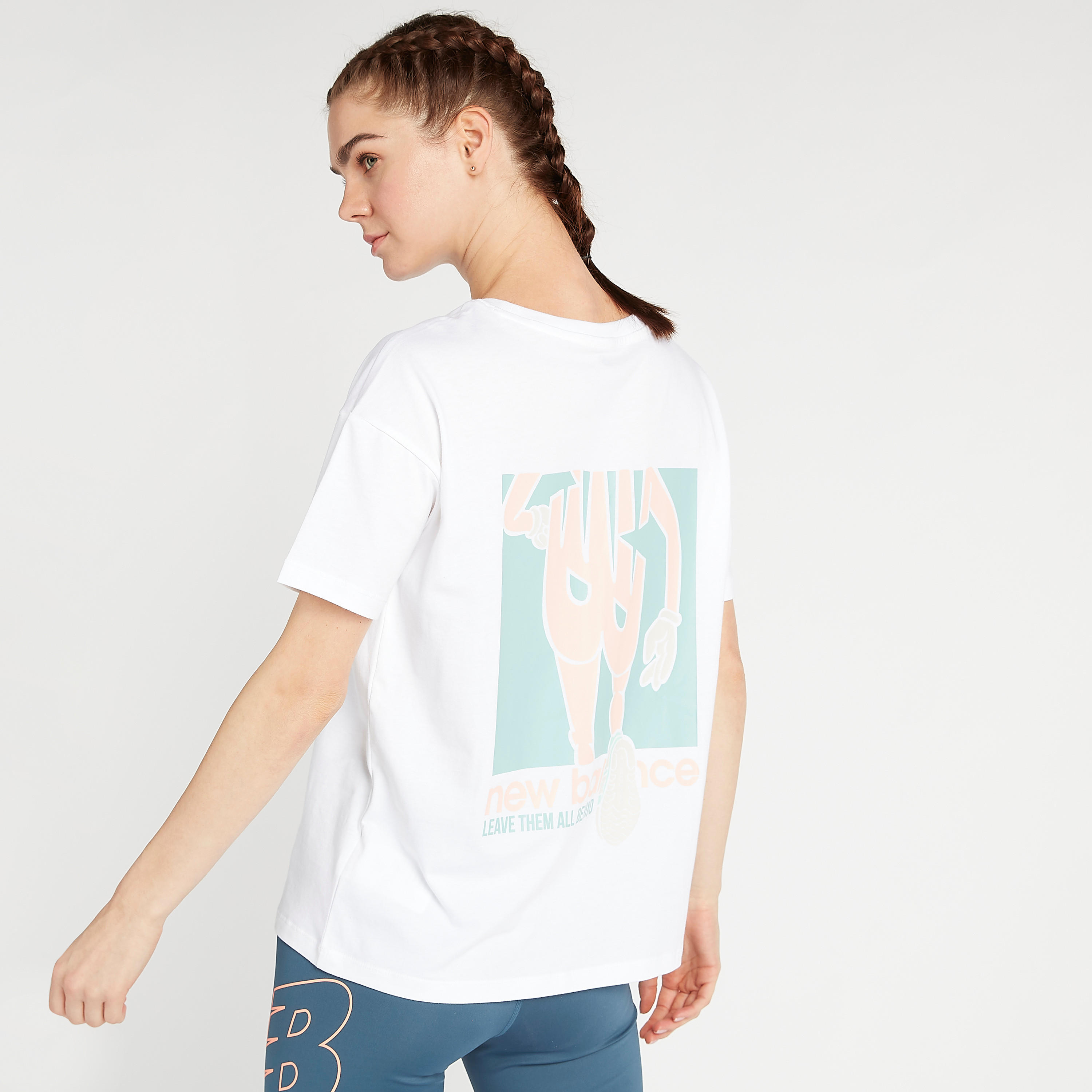 تيشيرت بطبعات جرافيكيّة وأكمام قصيرة آثليتيكس بريب من نيو بالانس-women-clothing-sportswearandactivewear-tshirtsandvests-image-8
