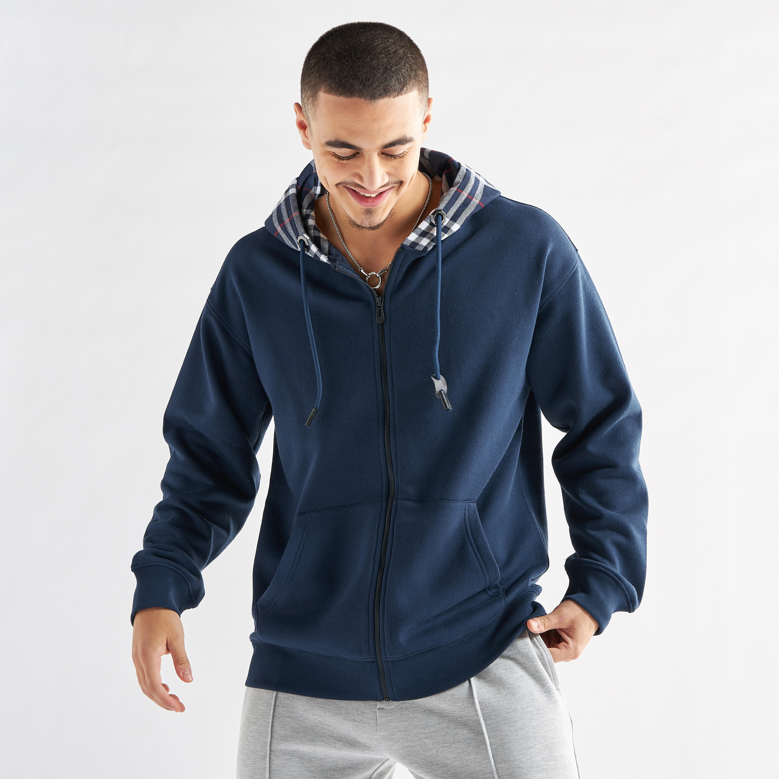 هودي كاروهات بأكمام طويلة وجيب كنغر وسحاب-men-winterwear-hoodiesandsweatshirts-image-1