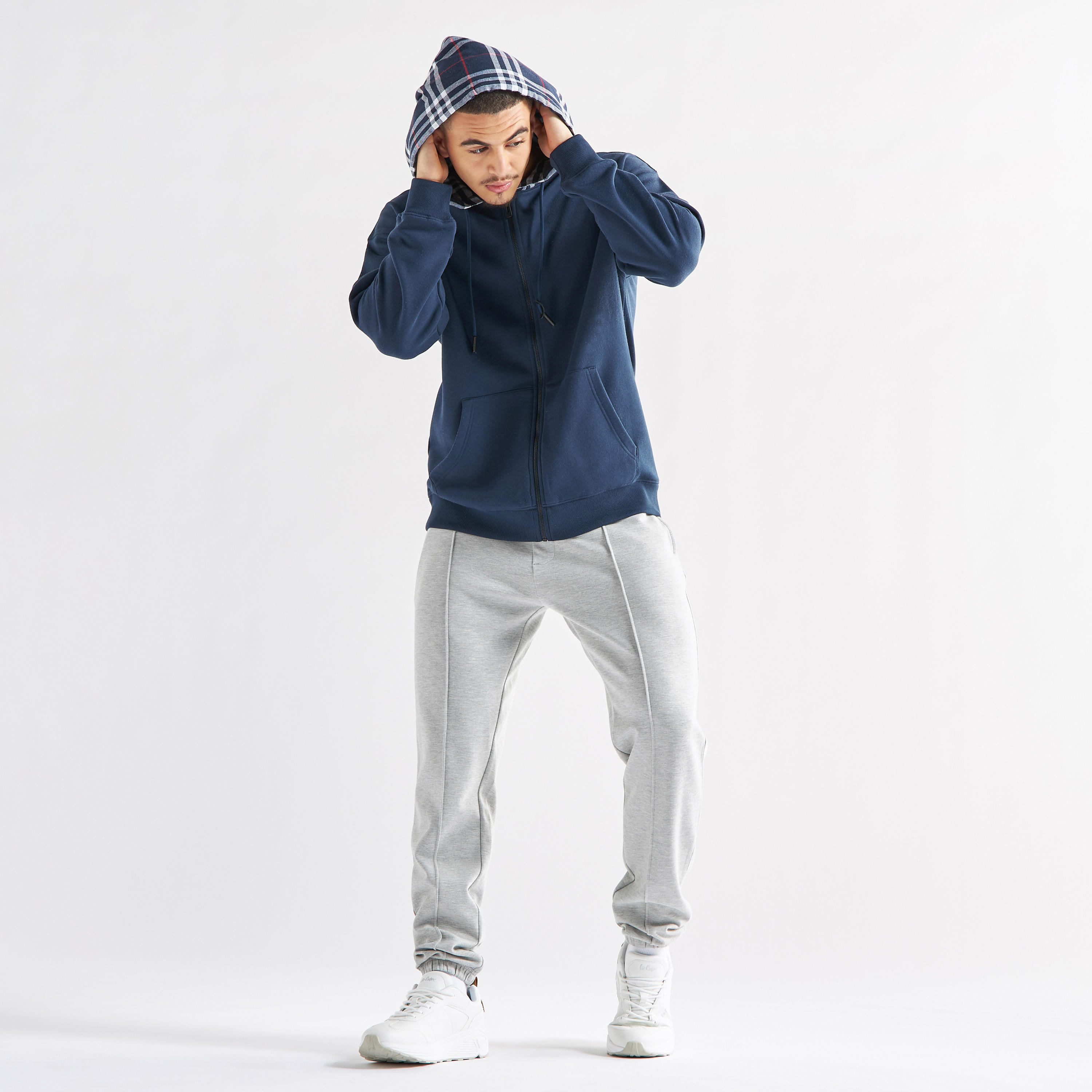 هودي كاروهات بأكمام طويلة وجيب كنغر وسحاب-men-winterwear-hoodiesandsweatshirts-image-2