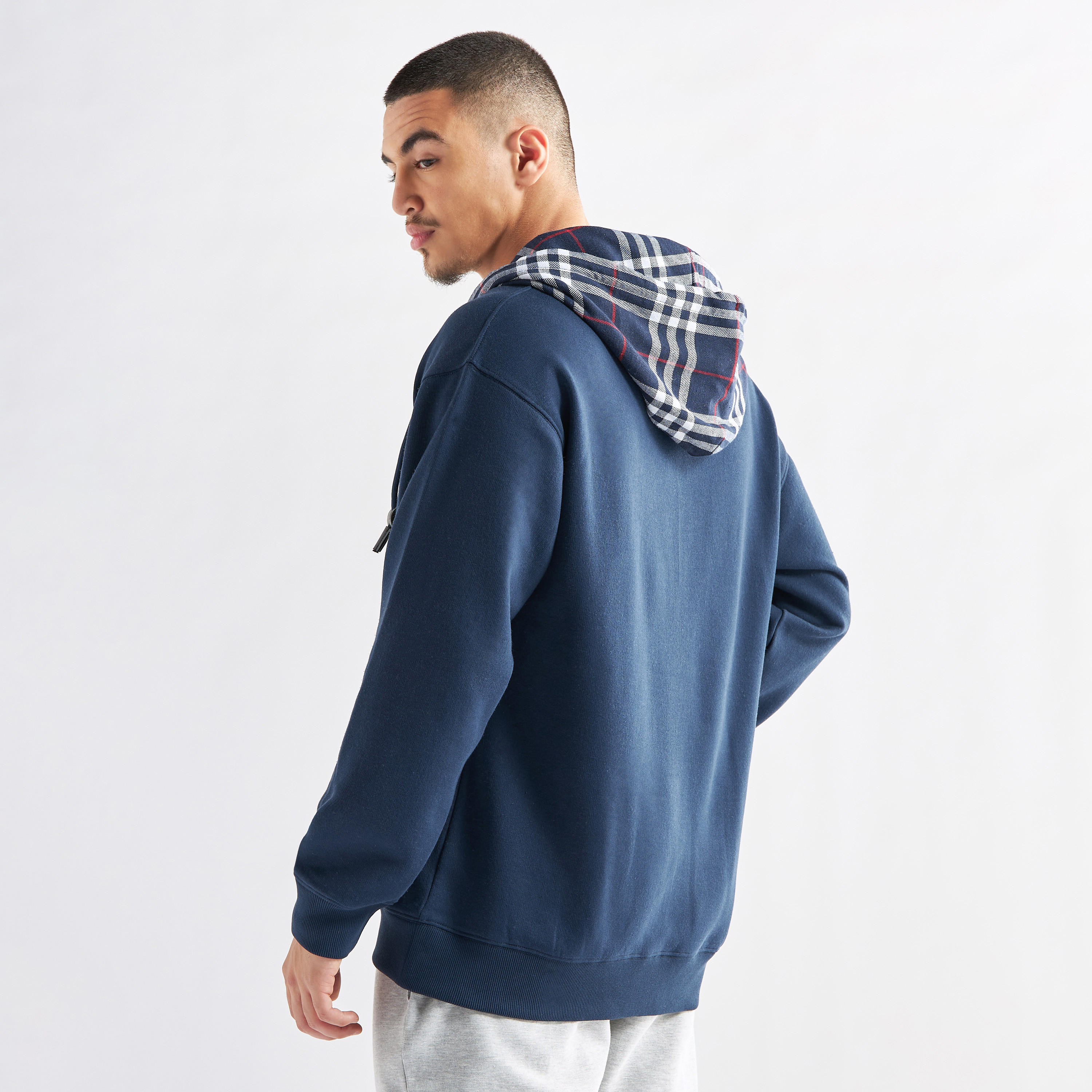 هودي كاروهات بأكمام طويلة وجيب كنغر وسحاب-men-winterwear-hoodiesandsweatshirts-image-3