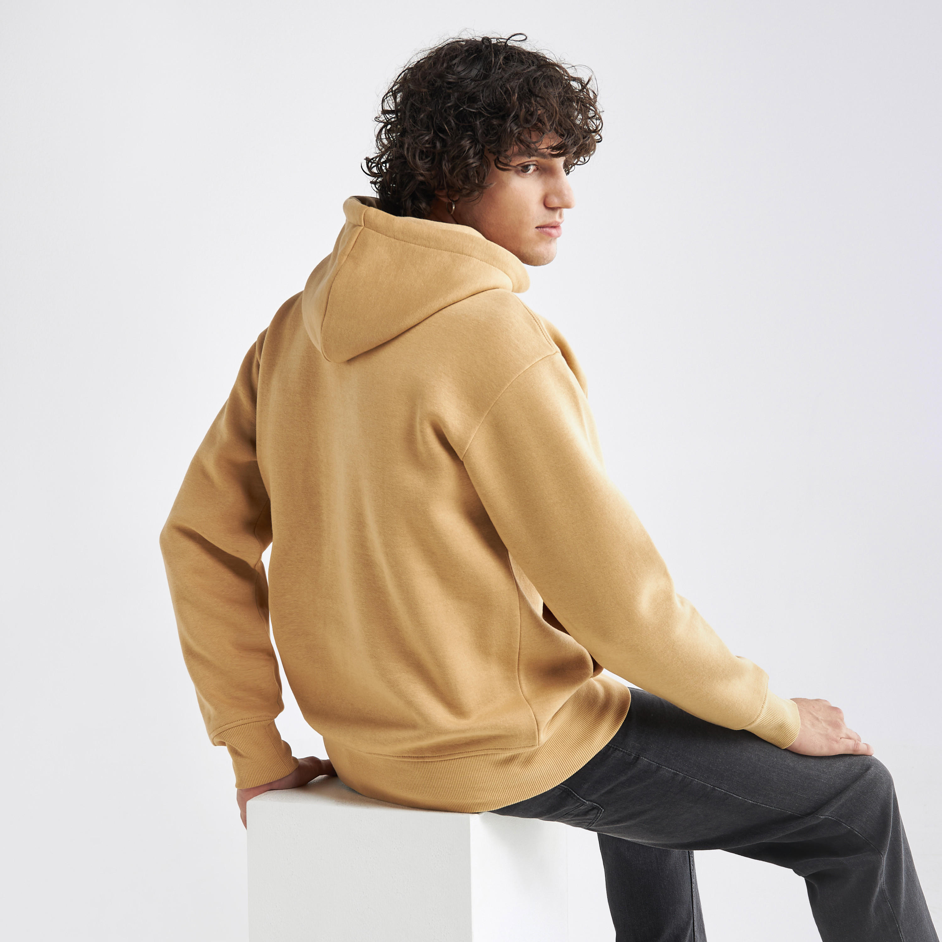 سويت شيرت بقبّعة وأكمام طويلة وجيب كنغر-men-winterwear-hoodiesandsweatshirts-image-3