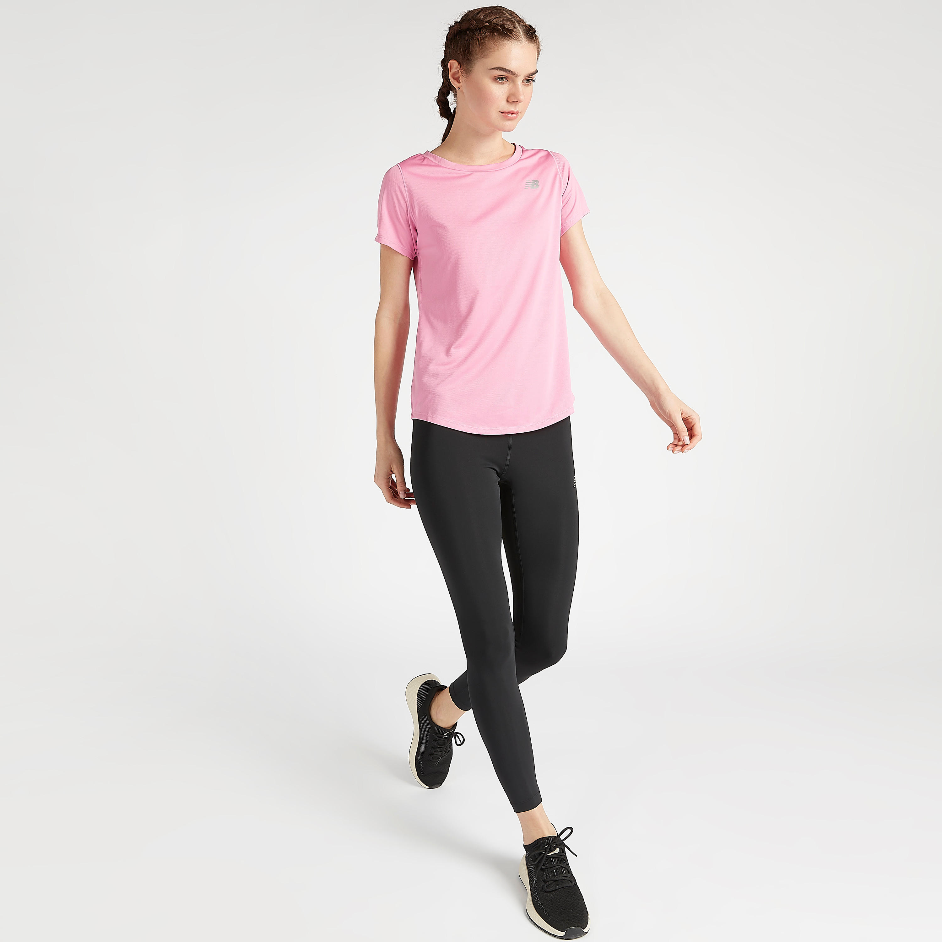 تيشيرت سادة بأكمام قصيرة اكسيليرايت من نيو بالانس-women-clothing-sportswearandactivewear-tshirtsandvests-image-2
