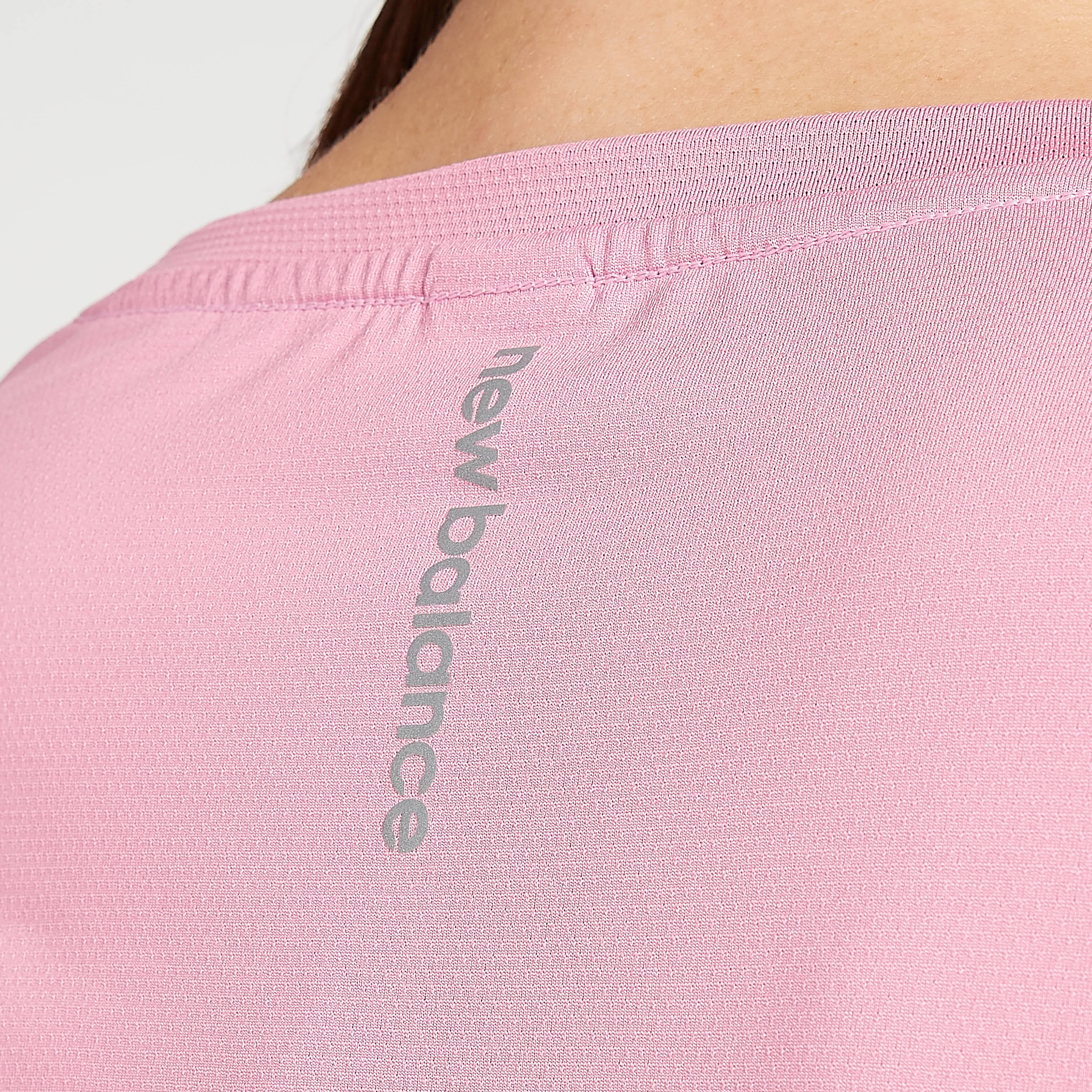 تيشيرت سادة بأكمام قصيرة اكسيليرايت من نيو بالانس-women-clothing-sportswearandactivewear-tshirtsandvests-image-5