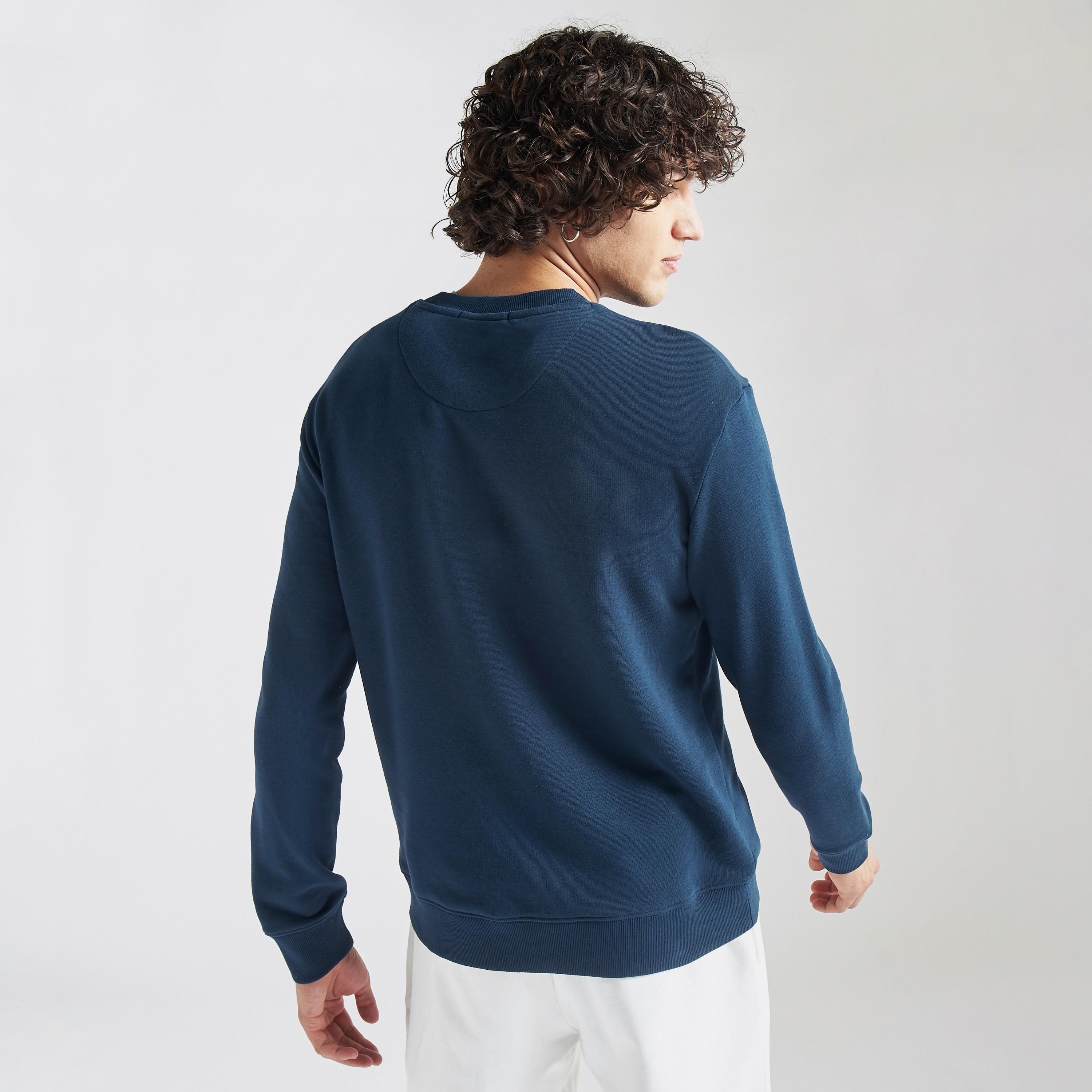 سويت شيرت مطرّز بياقة ضيقة وأكمام طويلة-men-winterwear-hoodiesandsweatshirts-image-3