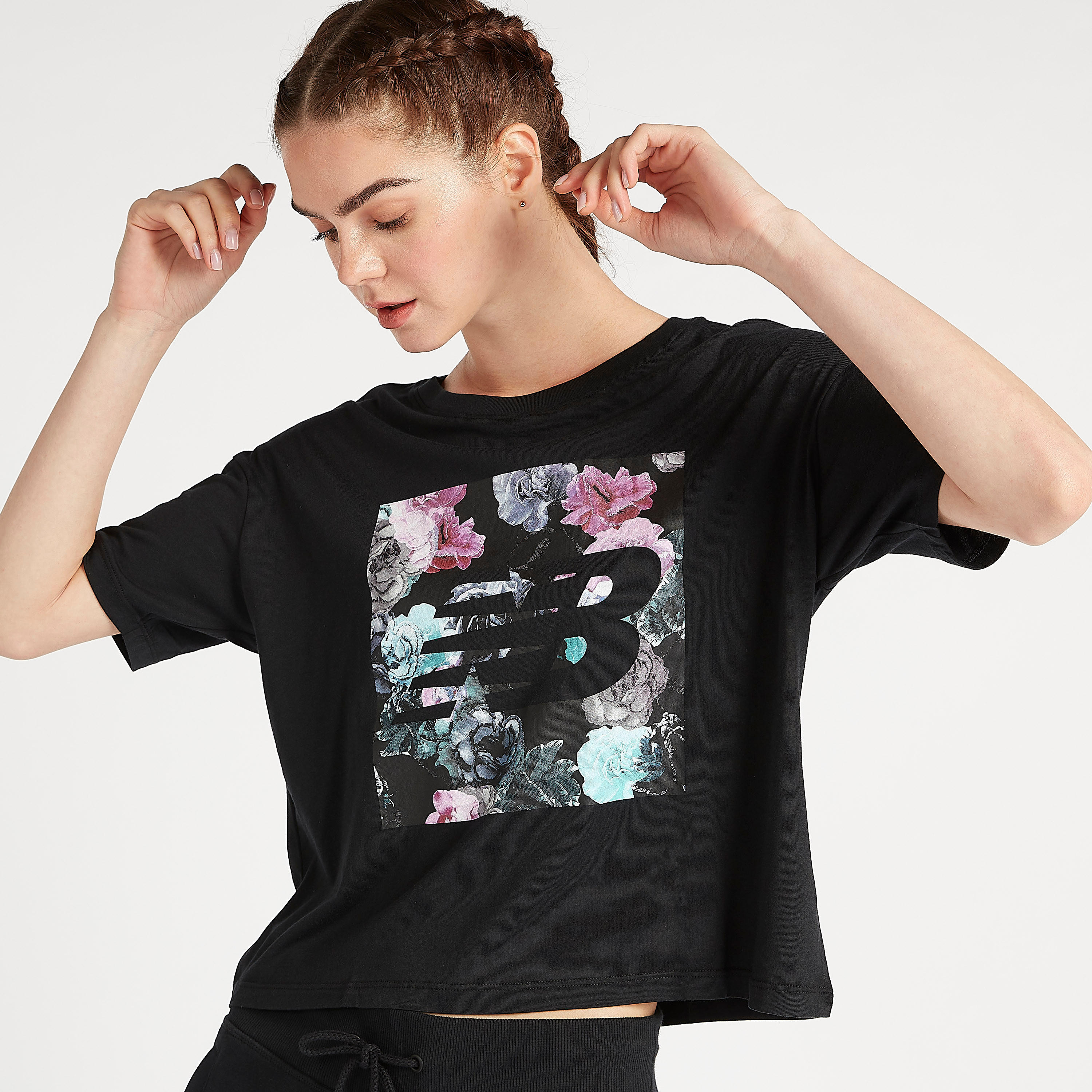 New Balance Essentials Graphic Print T-shirt with Short Sleeves-women-clothing-sportswearandactivewear-tshirtsandvests-image-1