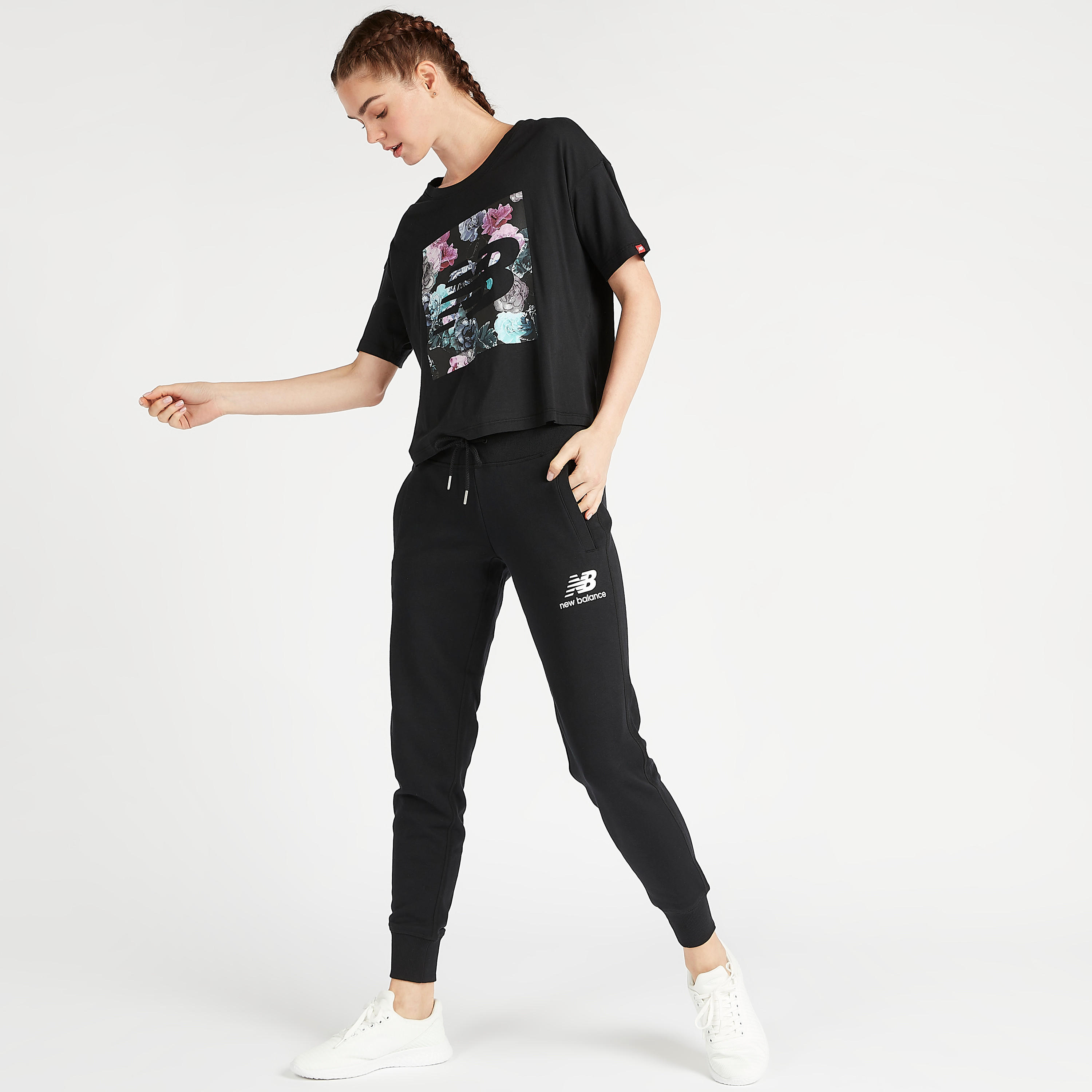 New Balance Essentials Graphic Print T-shirt with Short Sleeves-women-clothing-sportswearandactivewear-tshirtsandvests-image-2