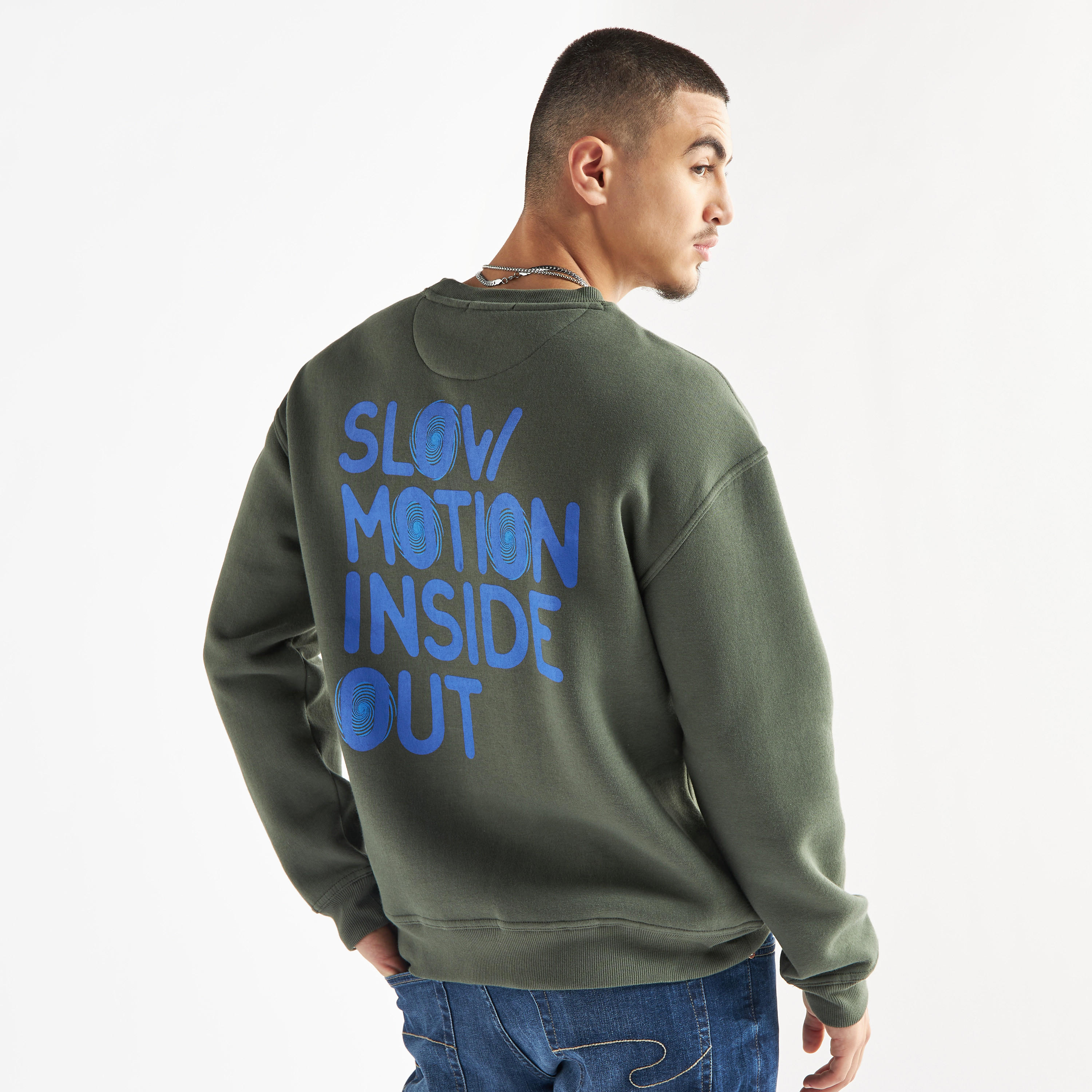 سويت شيرت بأكمام طويلة وياقة ضيقة وطبعات-men-winterwear-hoodiesandsweatshirts-image-1