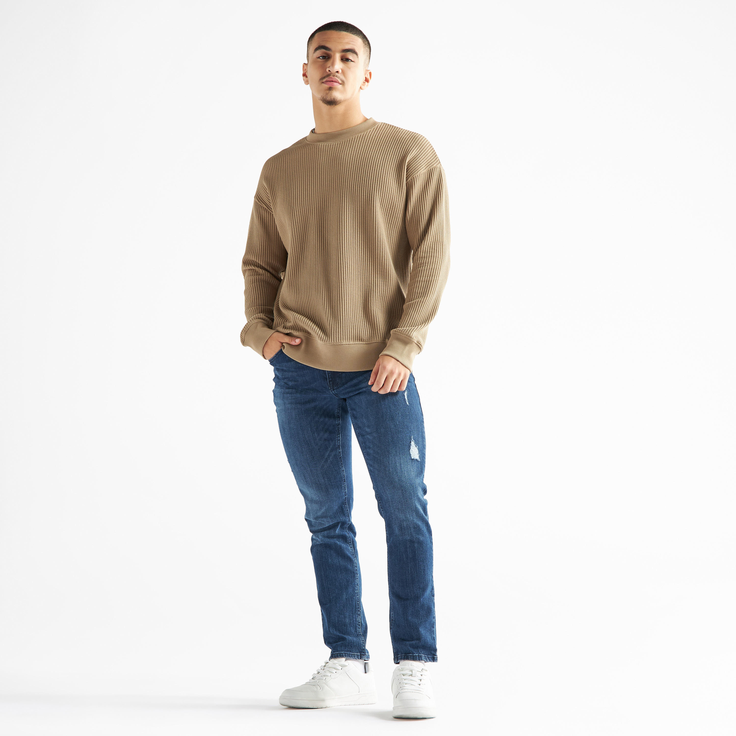 سويت شيرت بارز الملمس بأكمام طويلة وياقة ضيقة-men-winterwear-hoodiesandsweatshirts-image-2