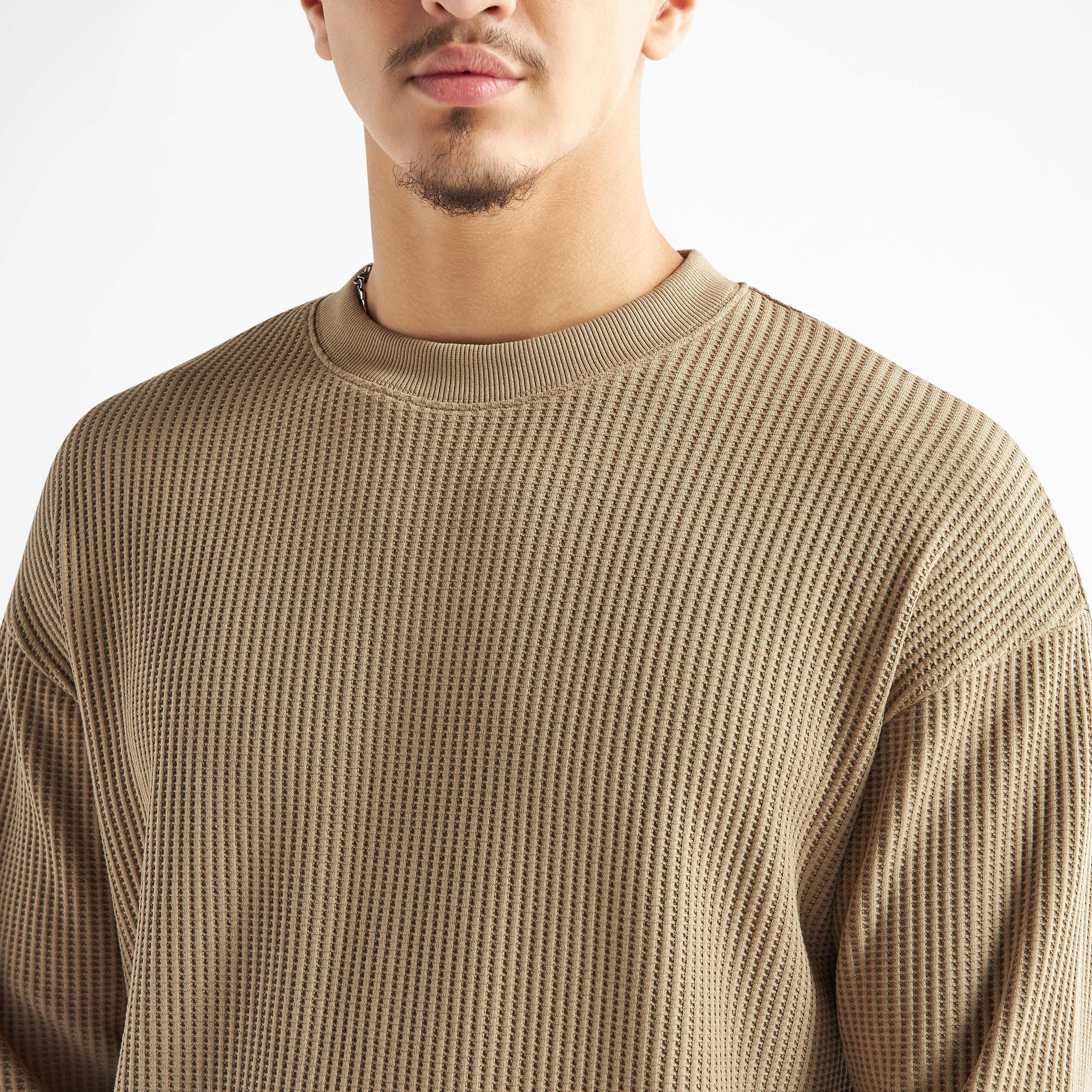 سويت شيرت بارز الملمس بأكمام طويلة وياقة ضيقة-men-winterwear-hoodiesandsweatshirts-image-4