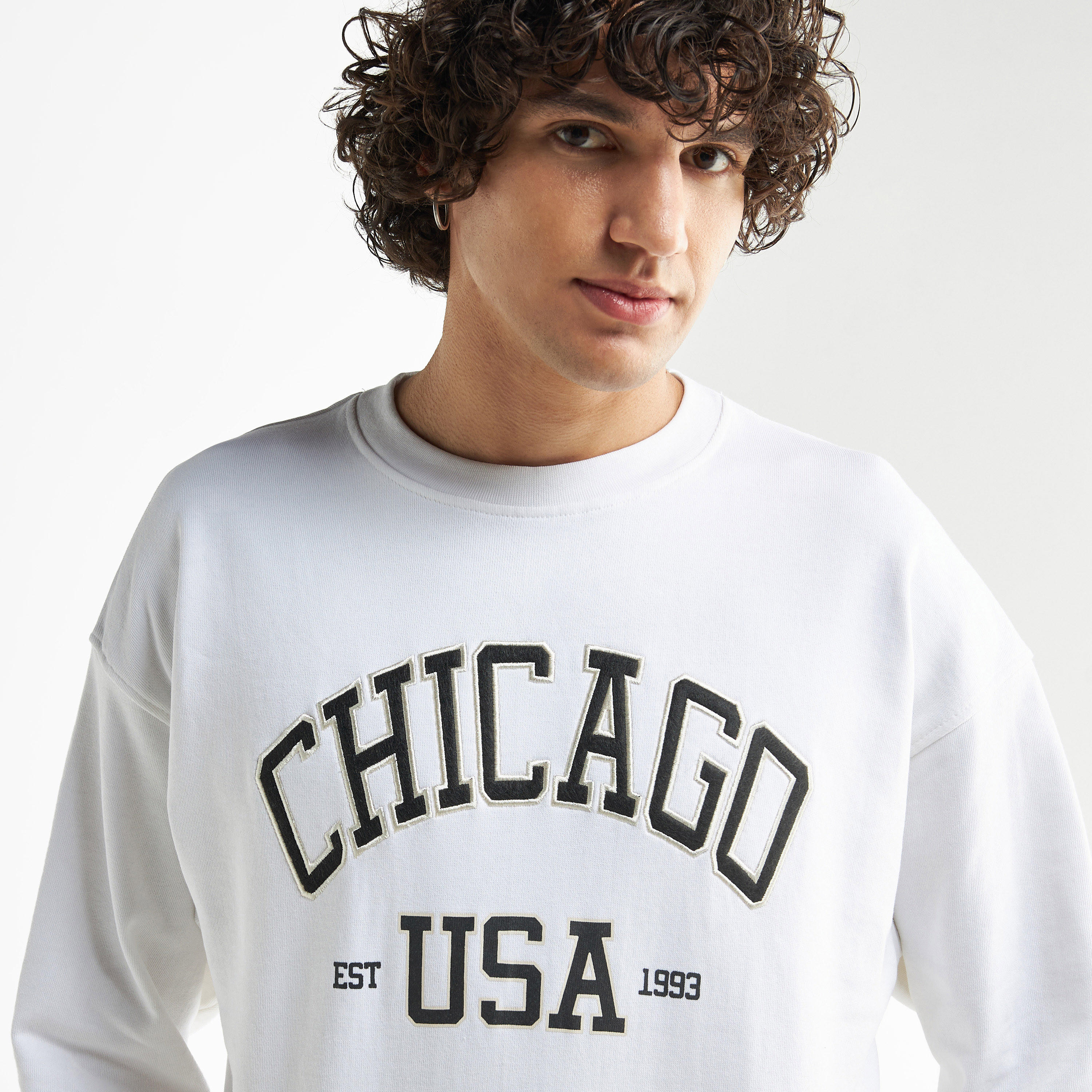 سويت شيرت مطرّز بأكمام طويلة-men-winterwear-hoodiesandsweatshirts-image-2