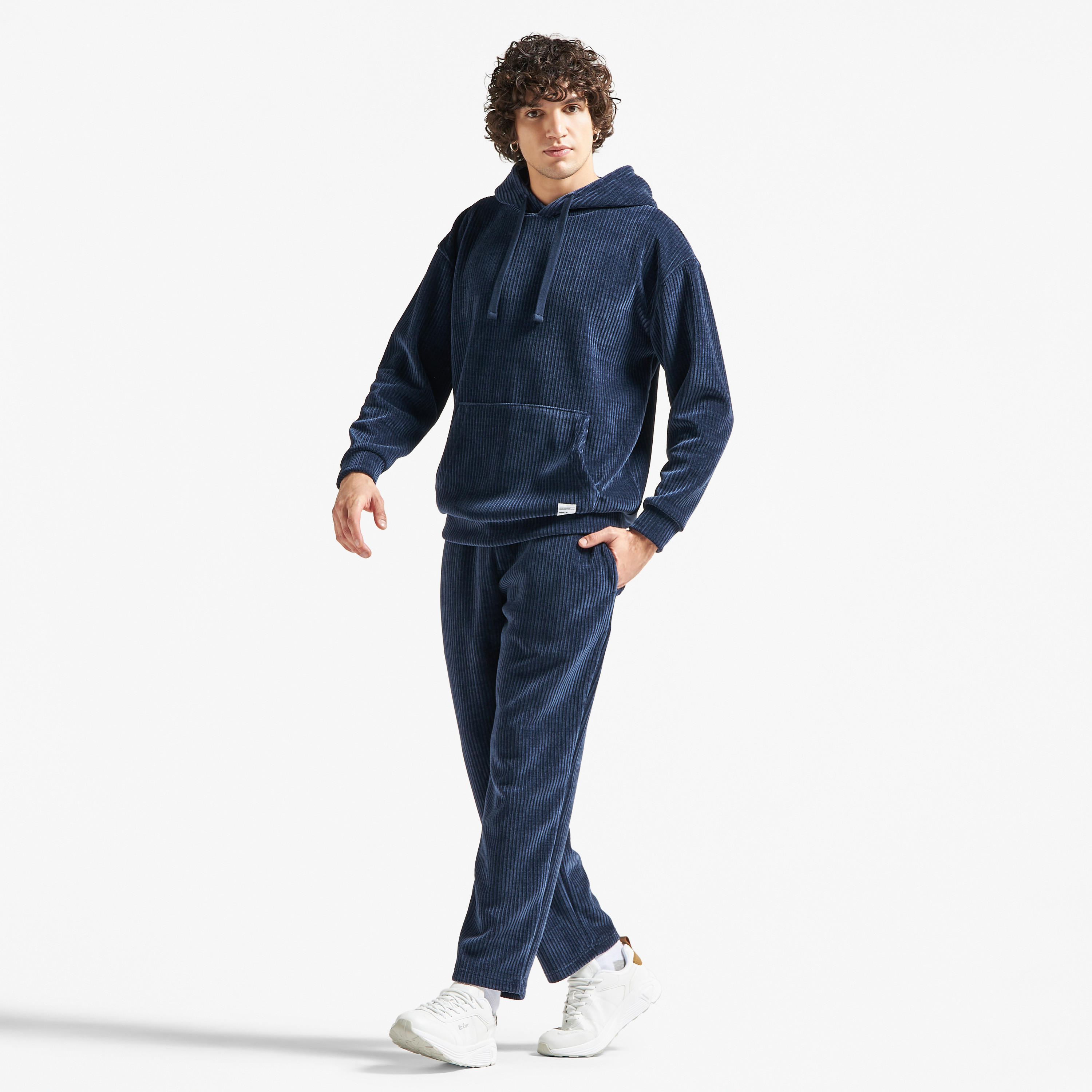 بنطلون رياضي كوردوروي بارز الملمس بقصّة عادية ورباط إغلاق وجيوب-men-clothing-bottoms-trousersandchinos-trousers-image-3