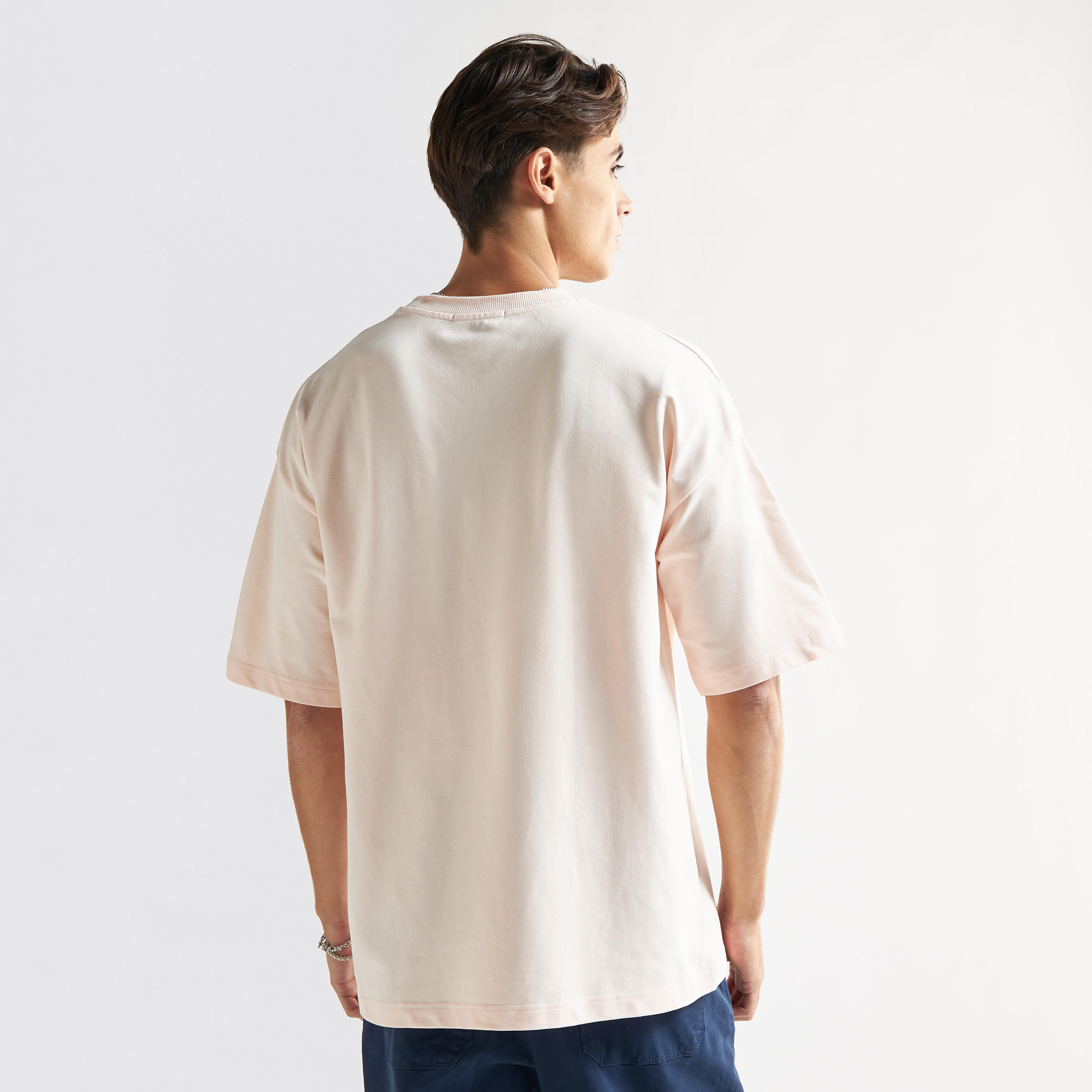 تيشيرت سادة بياقة ضيّقة وأكمام بأكتاف منسدلة-men-clothing-tshirtsandpolos-tshirts-image-3
