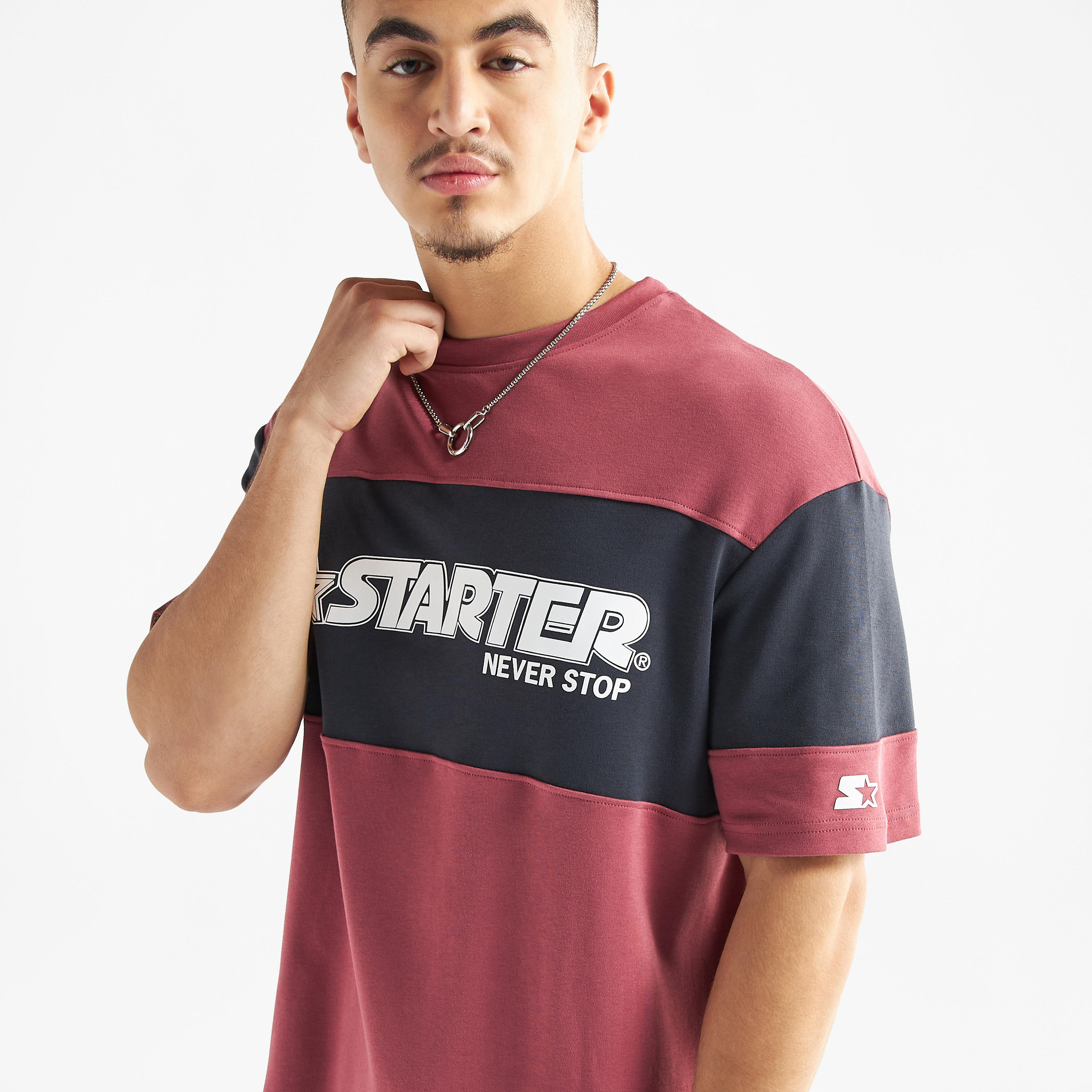 تيشيرت بياقة ضيقة وأكمام قصيرة وطبعات-men-clothing-tshirtsandpolos-tshirts-image-4