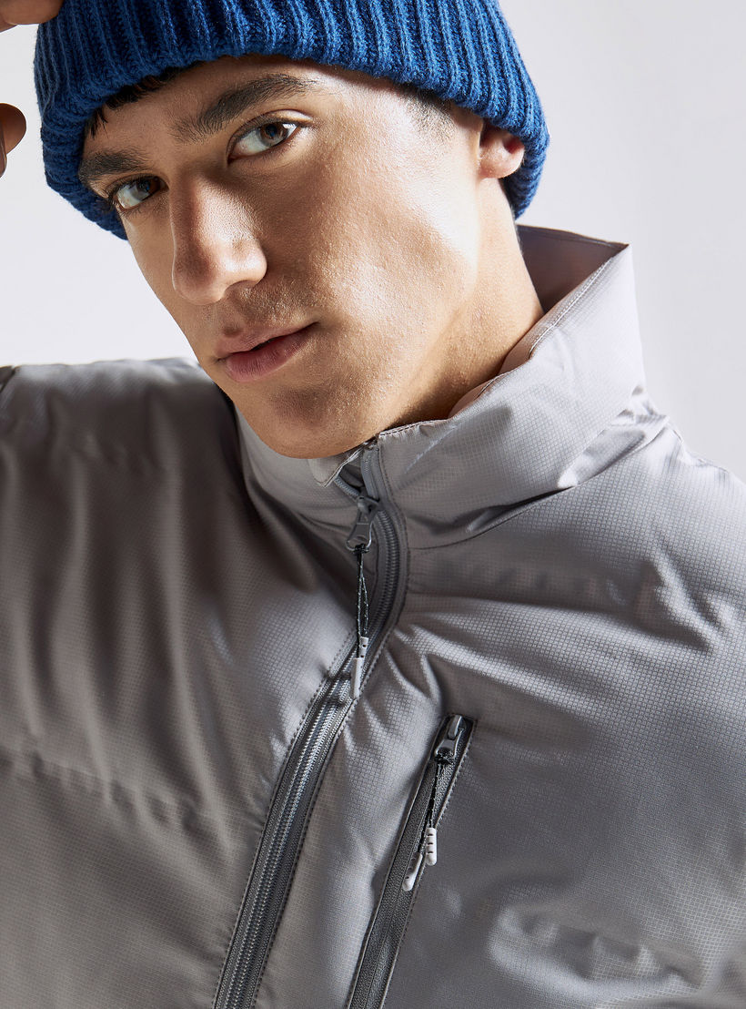 جاكيت سادة بسحّاب وأكمام طويلة وجيوب-men-clothing-jacketsandblazers-jackets-image-2