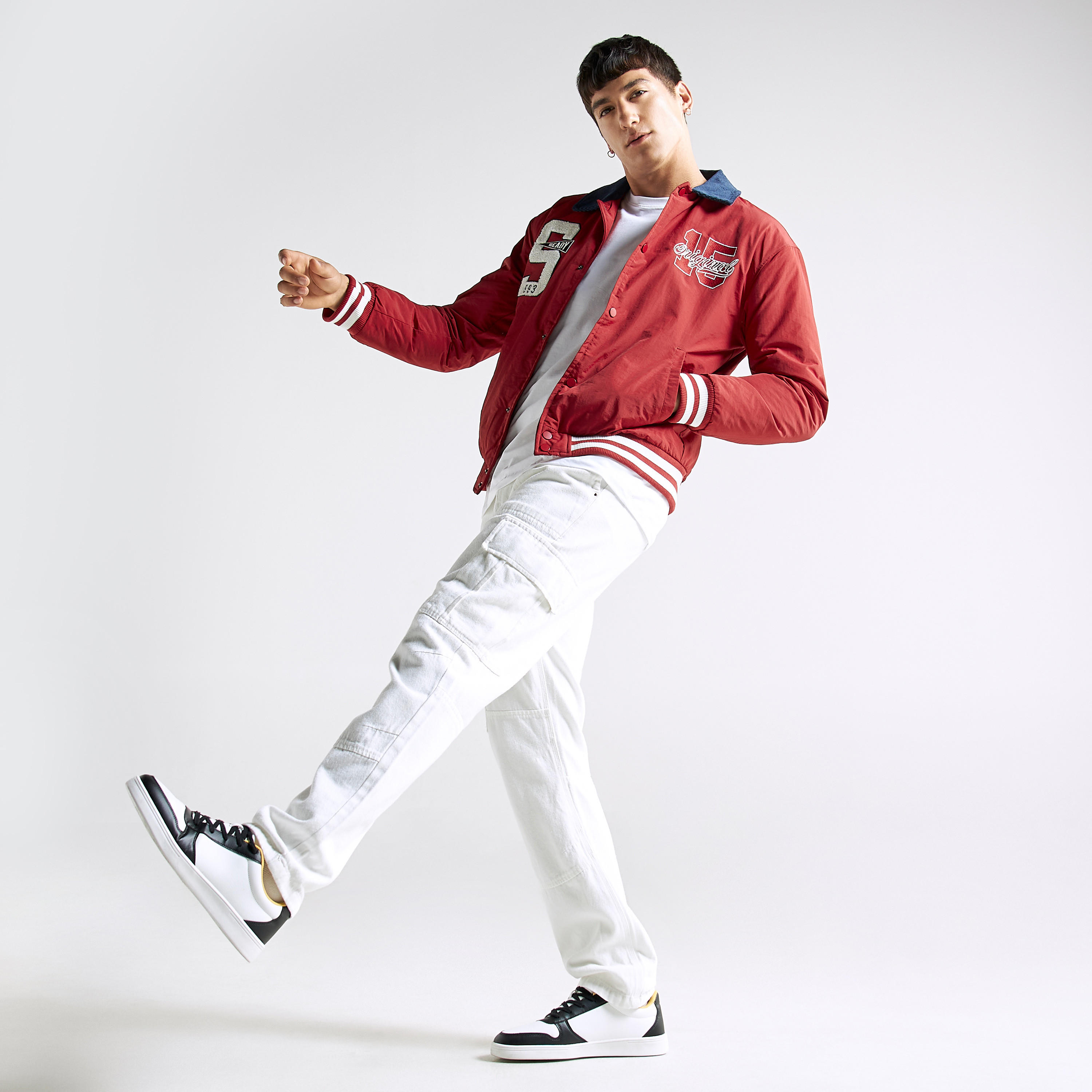 جاكيت مطرّز بزر وجيوب-men-clothing-jacketsandblazers-jackets-image-4