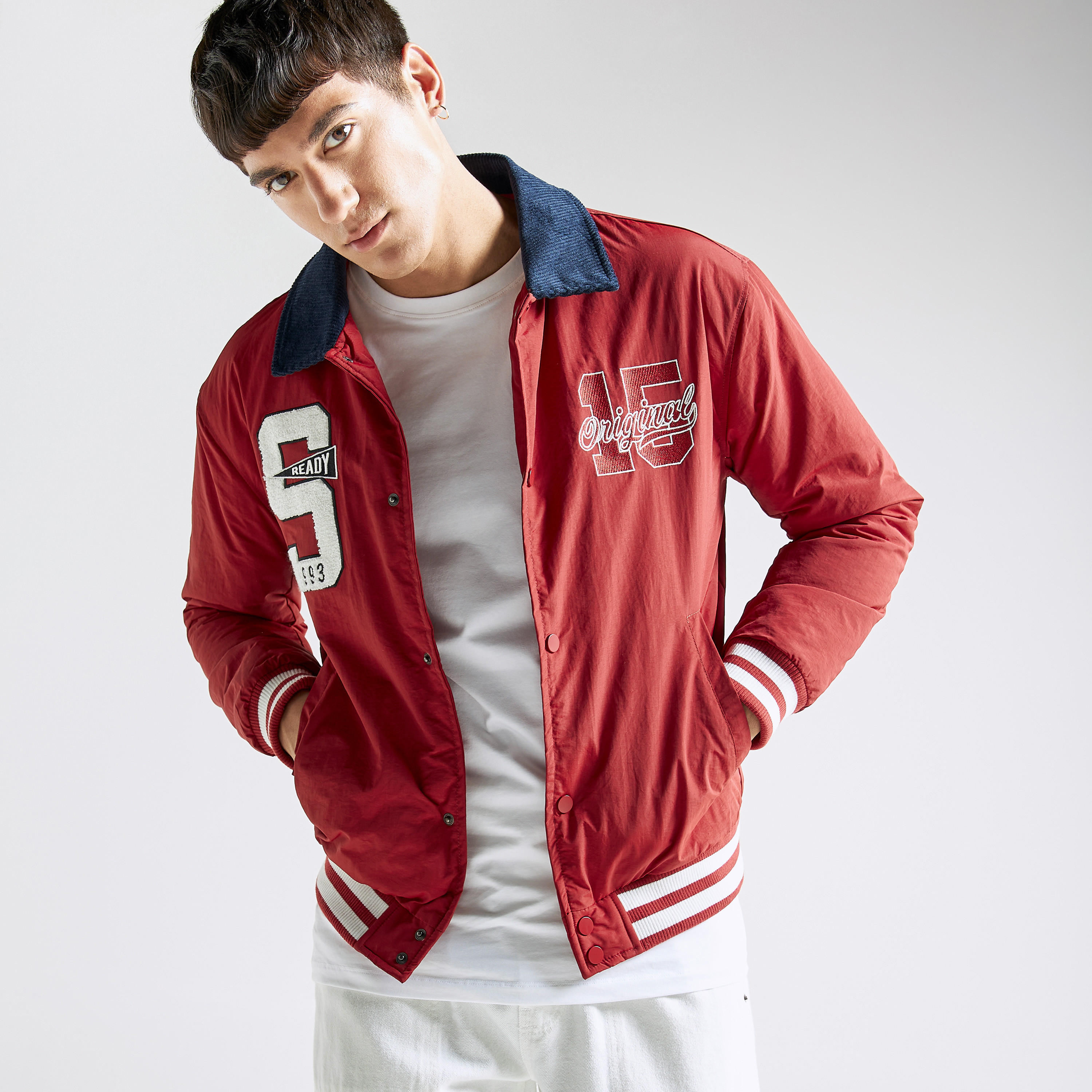 جاكيت مطرّز بزر وجيوب-men-clothing-jacketsandblazers-jackets-image-3