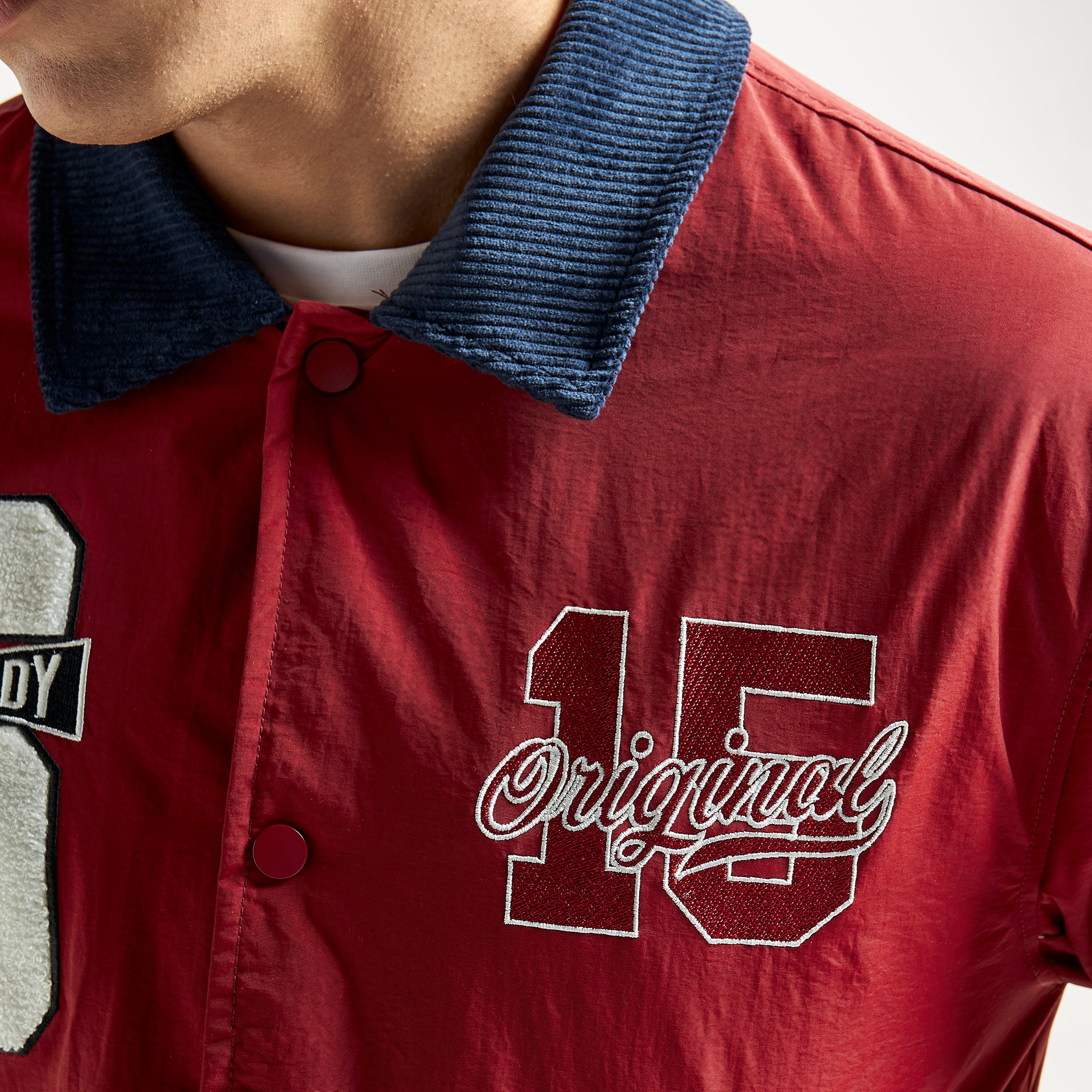 جاكيت مطرّز بزر وجيوب-men-clothing-jacketsandblazers-jackets-image-2