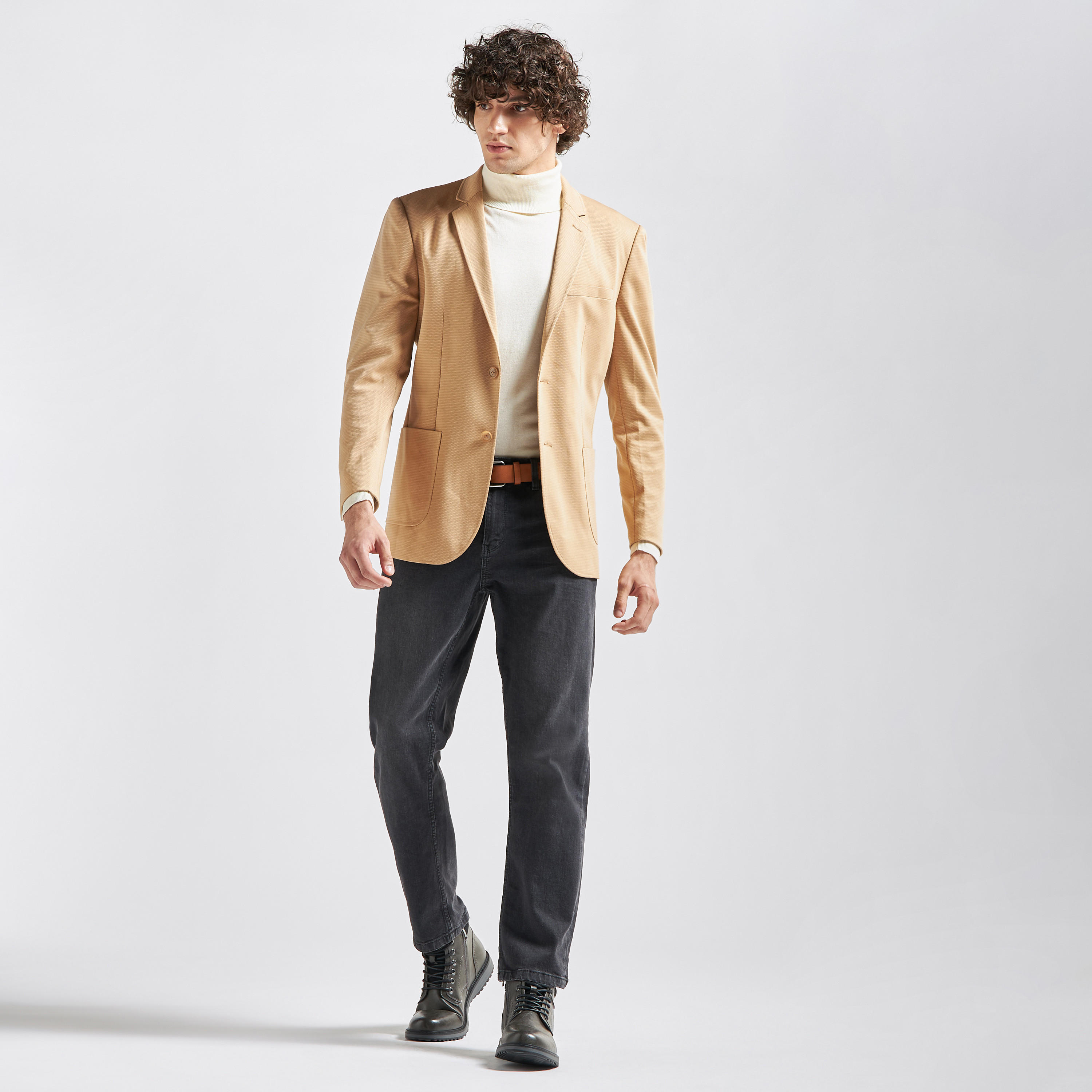 جاكيت بليزر بارز الملمس بياقة مطوية وأكمام طويلة-men-winterwear-jacketsandblazers-image-2