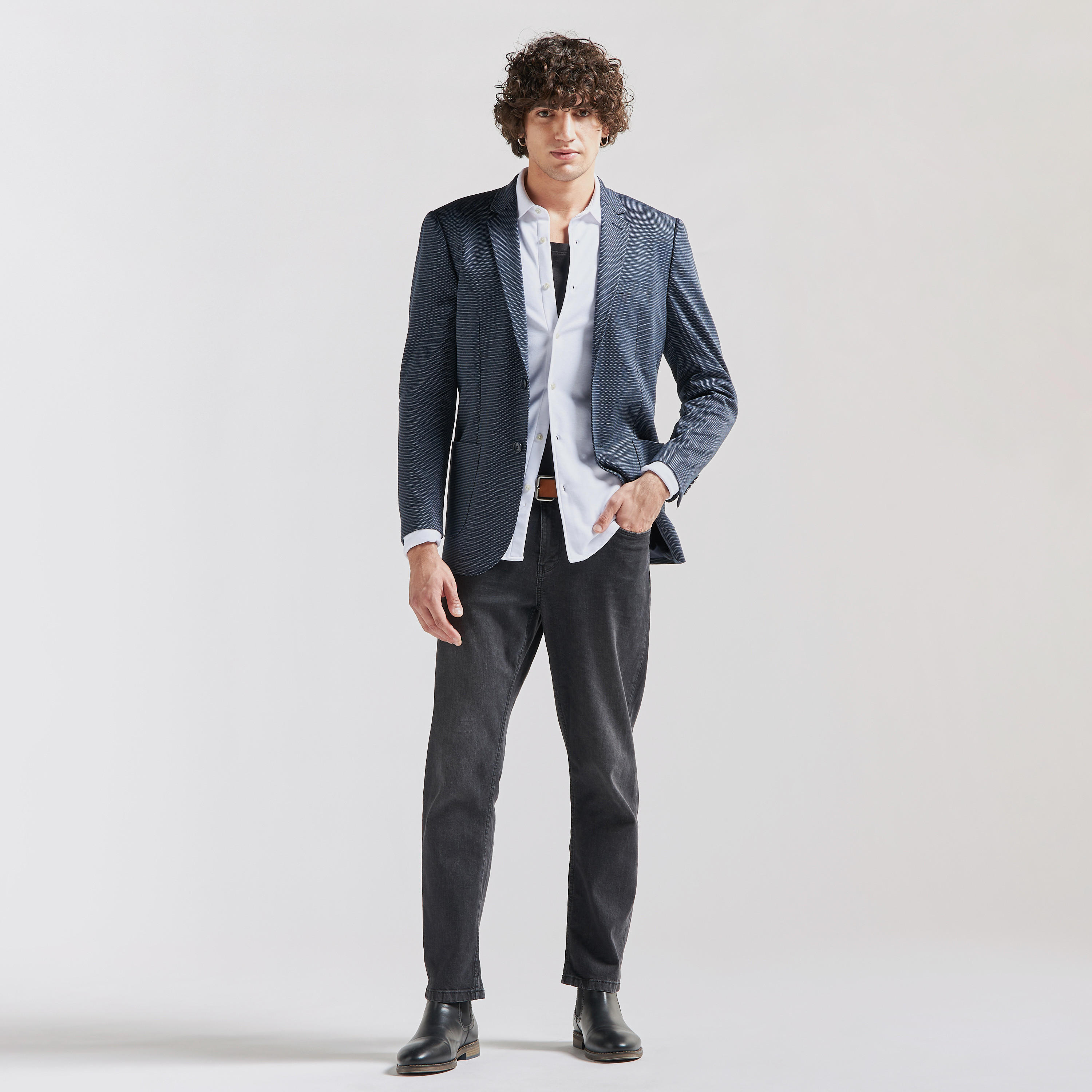 جاكيت بليزر بارز الملمس بياقة مطوية وأكمام طويلة-men-clothing-jacketsandblazers-blazers-image-2