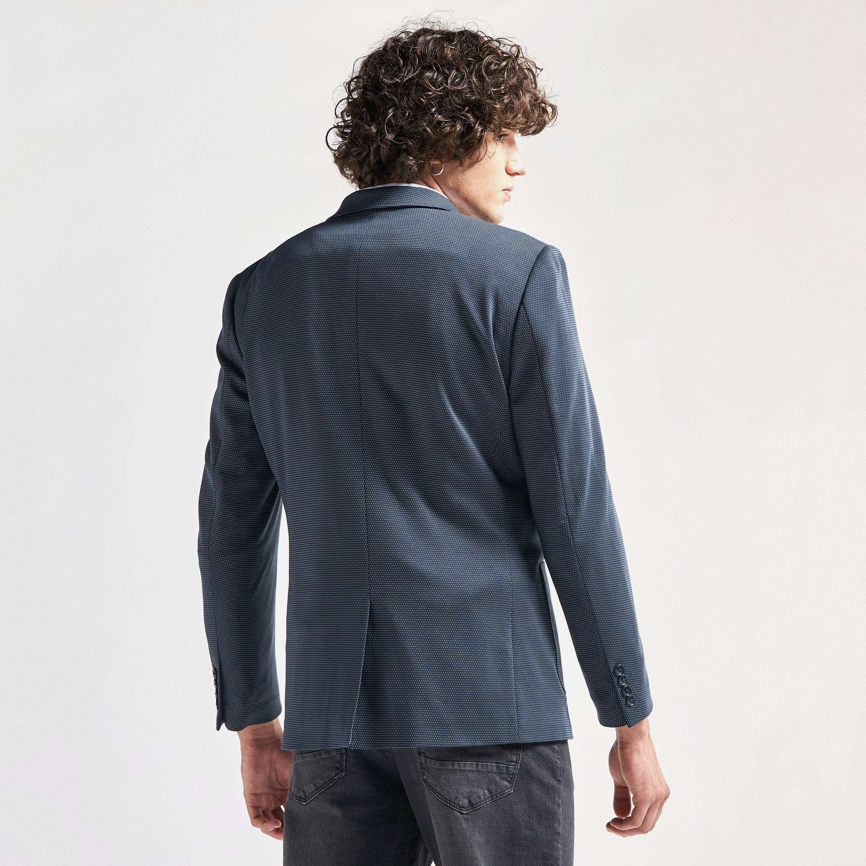 جاكيت بليزر بارز الملمس بياقة مطوية وأكمام طويلة-men-clothing-jacketsandblazers-blazers-image-3