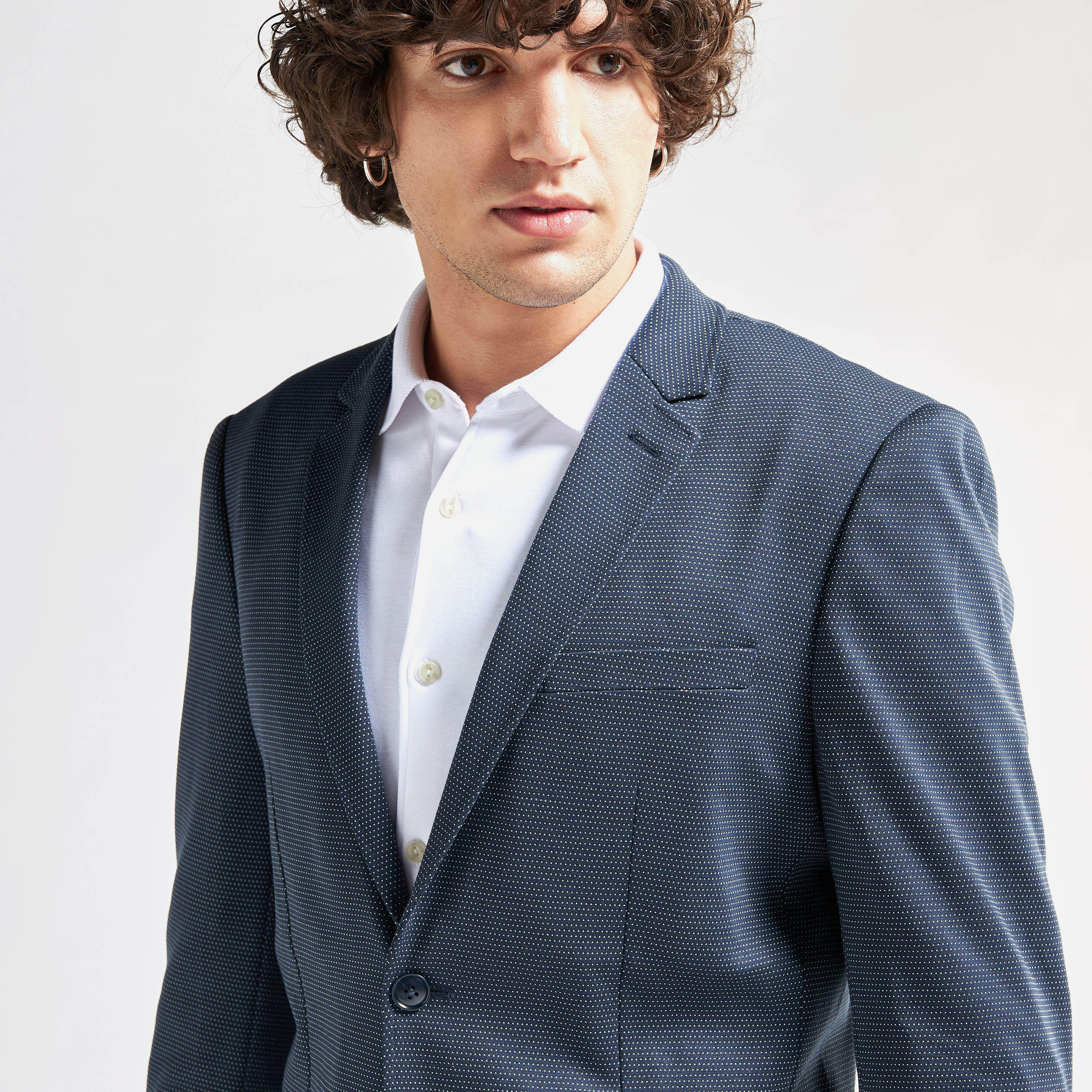 جاكيت بليزر بارز الملمس بياقة مطوية وأكمام طويلة-men-clothing-jacketsandblazers-blazers-image-4
