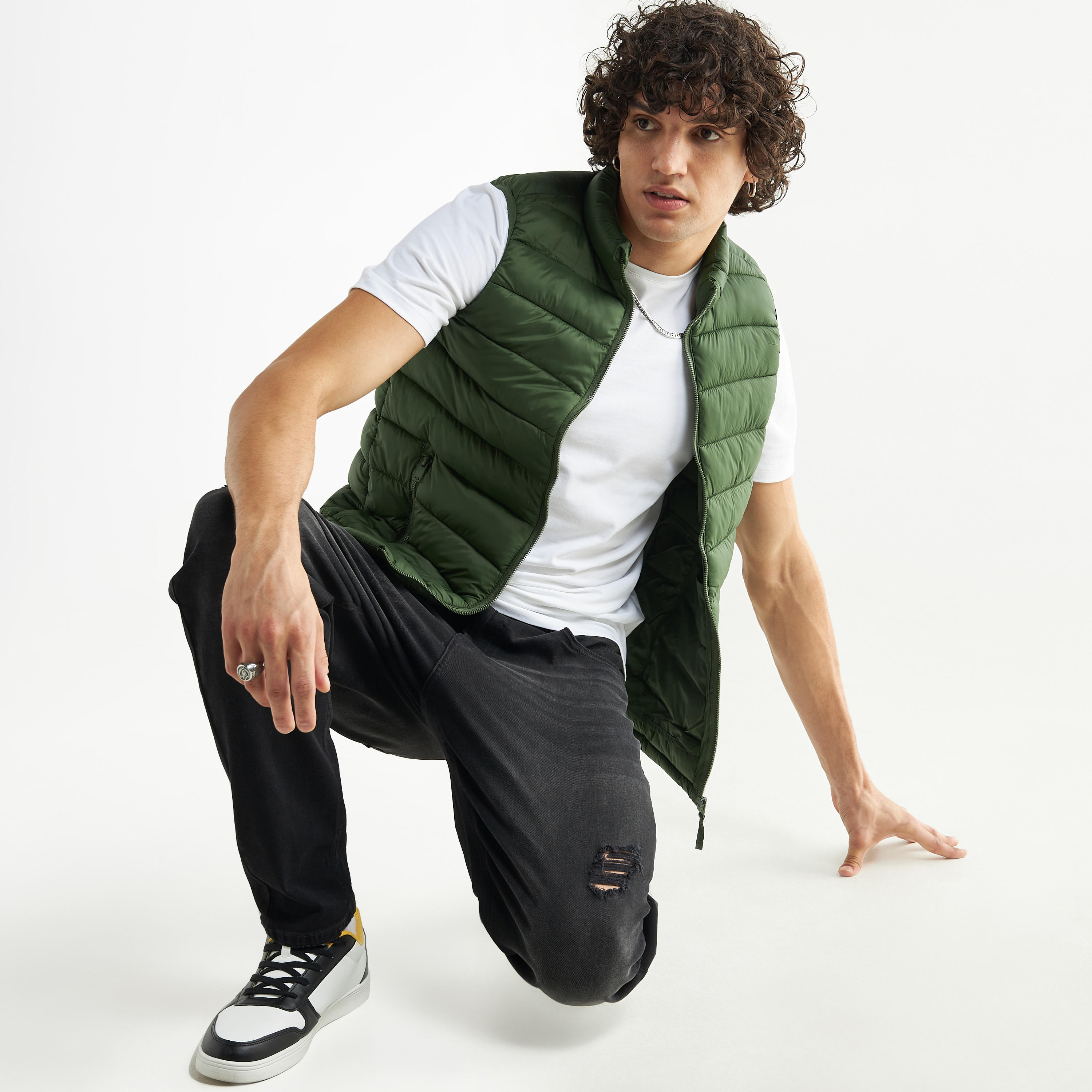 جاكيت مبطّن دون أكمام بسحّاب وجيوب-men-clothing-jacketsandblazers-jackets-image-4