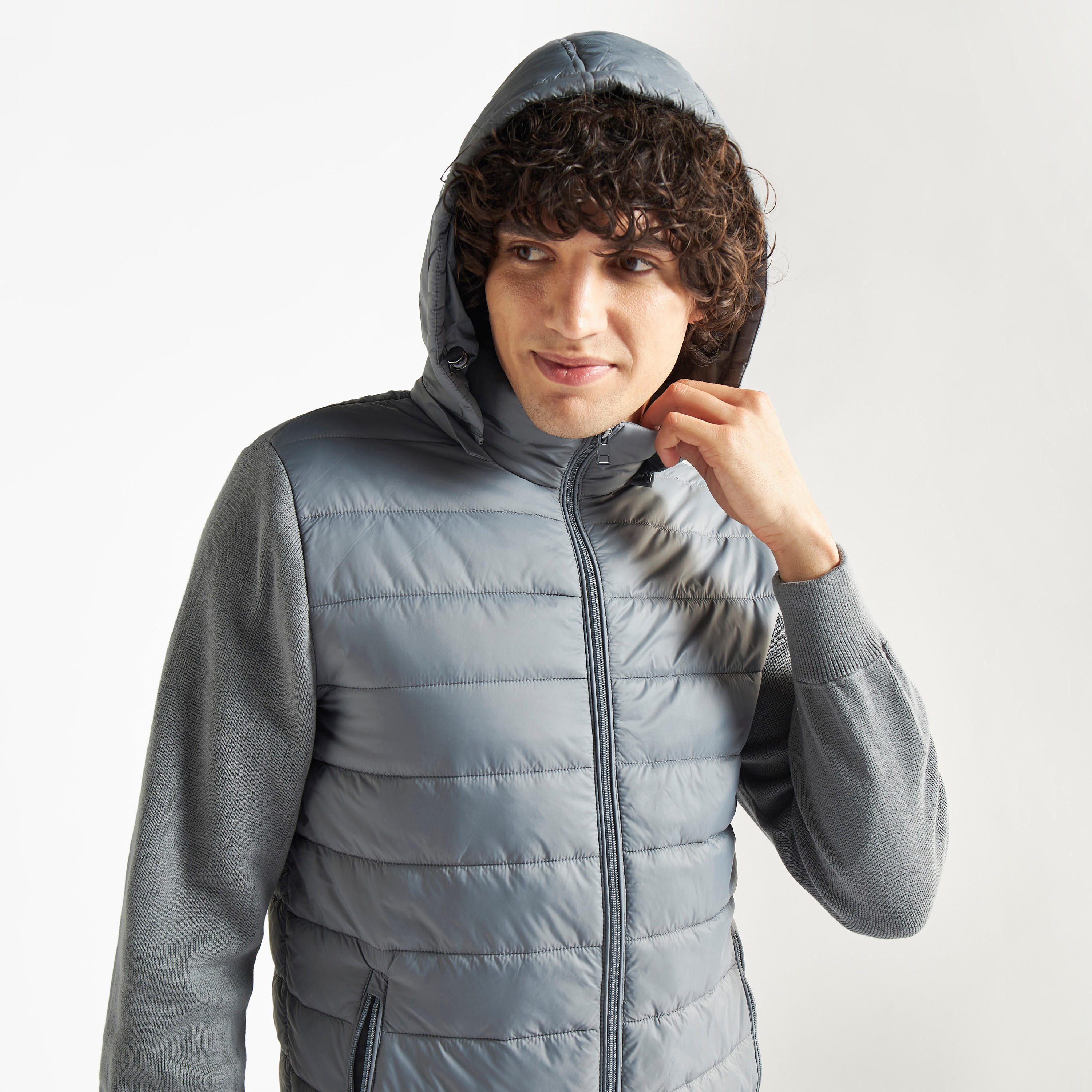 جاكيت بقبّعة وأكمام طويلة وسحاب وجيوب-men-clothing-jacketsandblazers-jackets-image-1