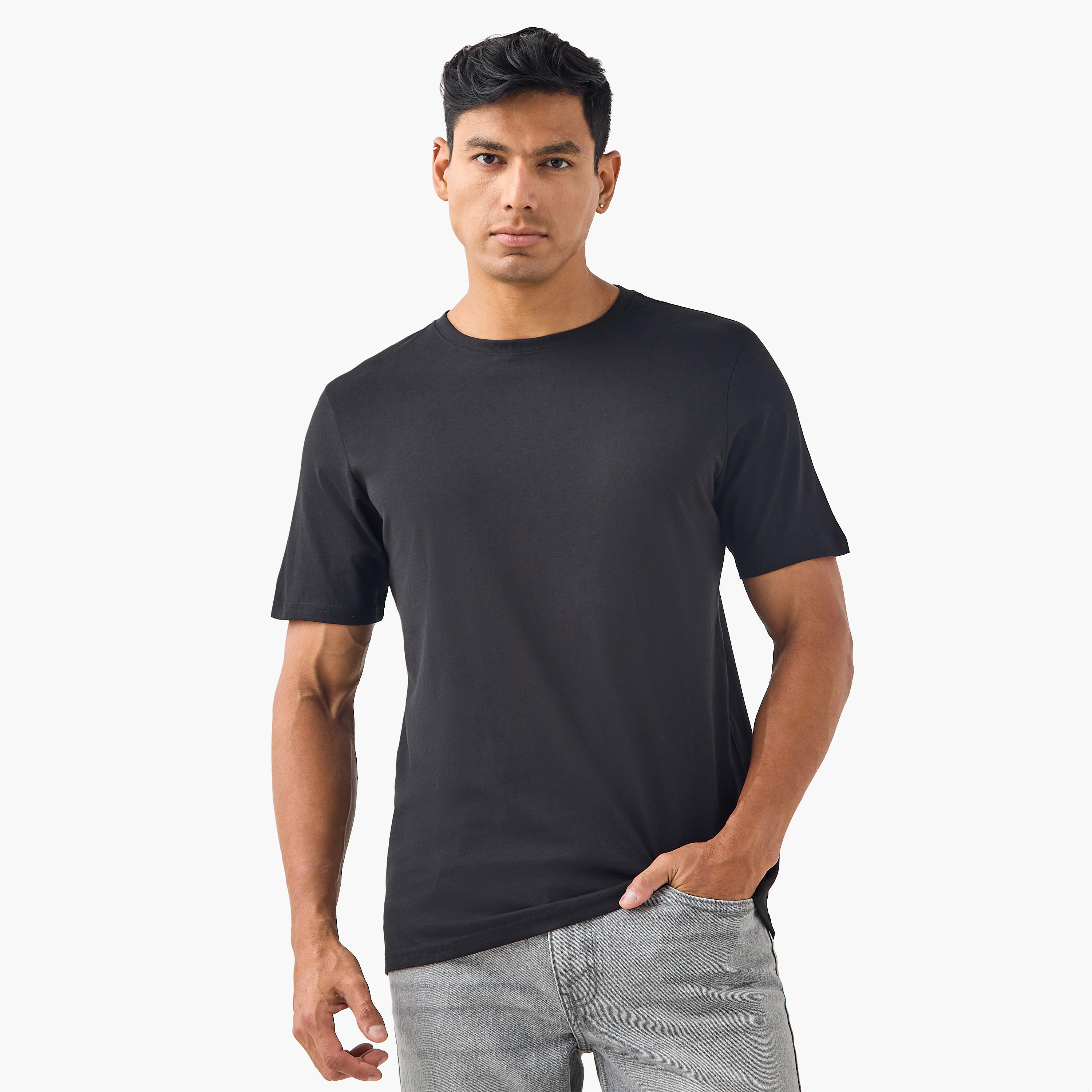 تيشيرت سادة بياقة ضيّقة وأكمام قصيرة - طقم من 3 قطع-men-clothing-tshirtsandpolos-tshirts-image-7
