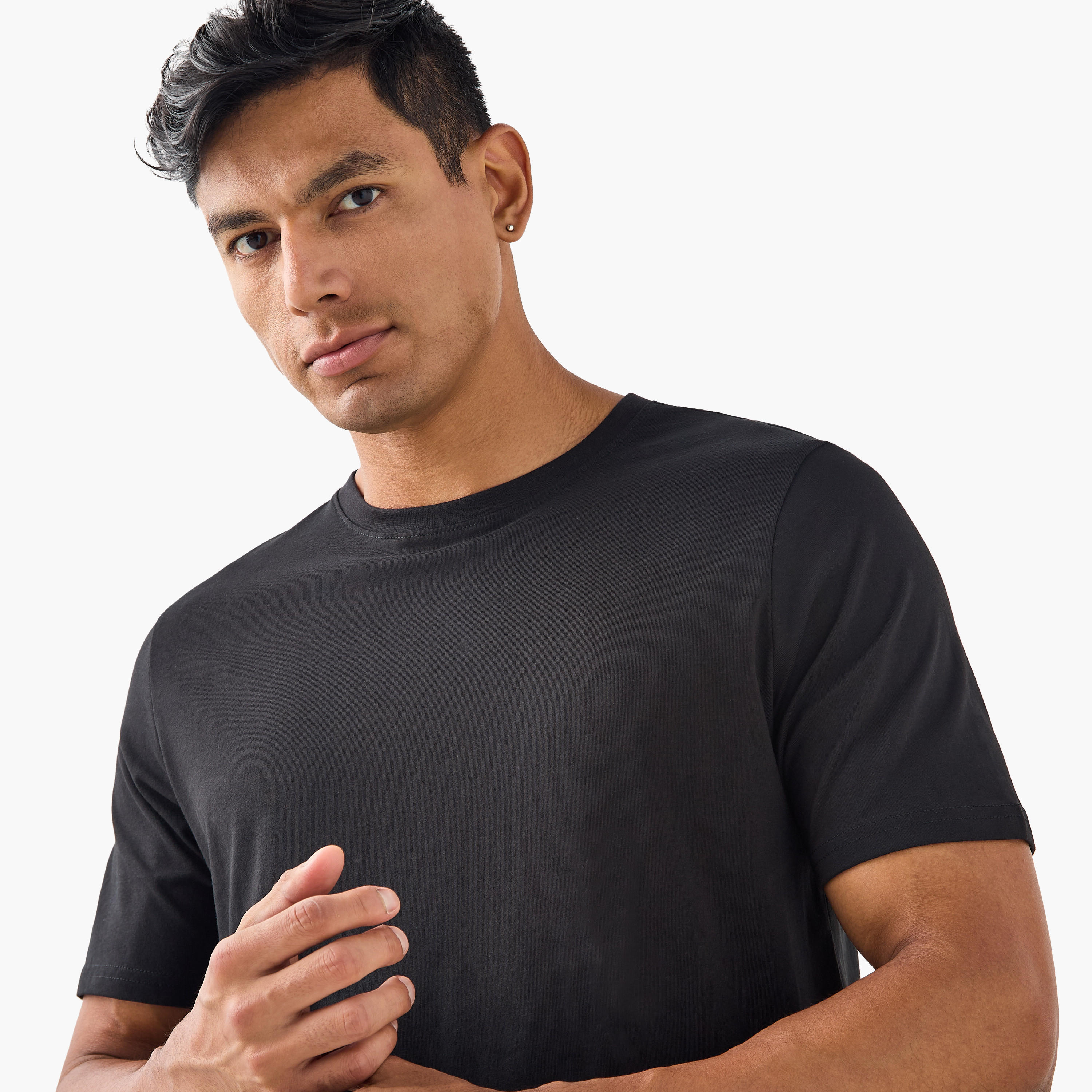 تيشيرت سادة بياقة ضيّقة وأكمام قصيرة - طقم من 3 قطع-men-clothing-tshirtsandpolos-tshirts-image-3