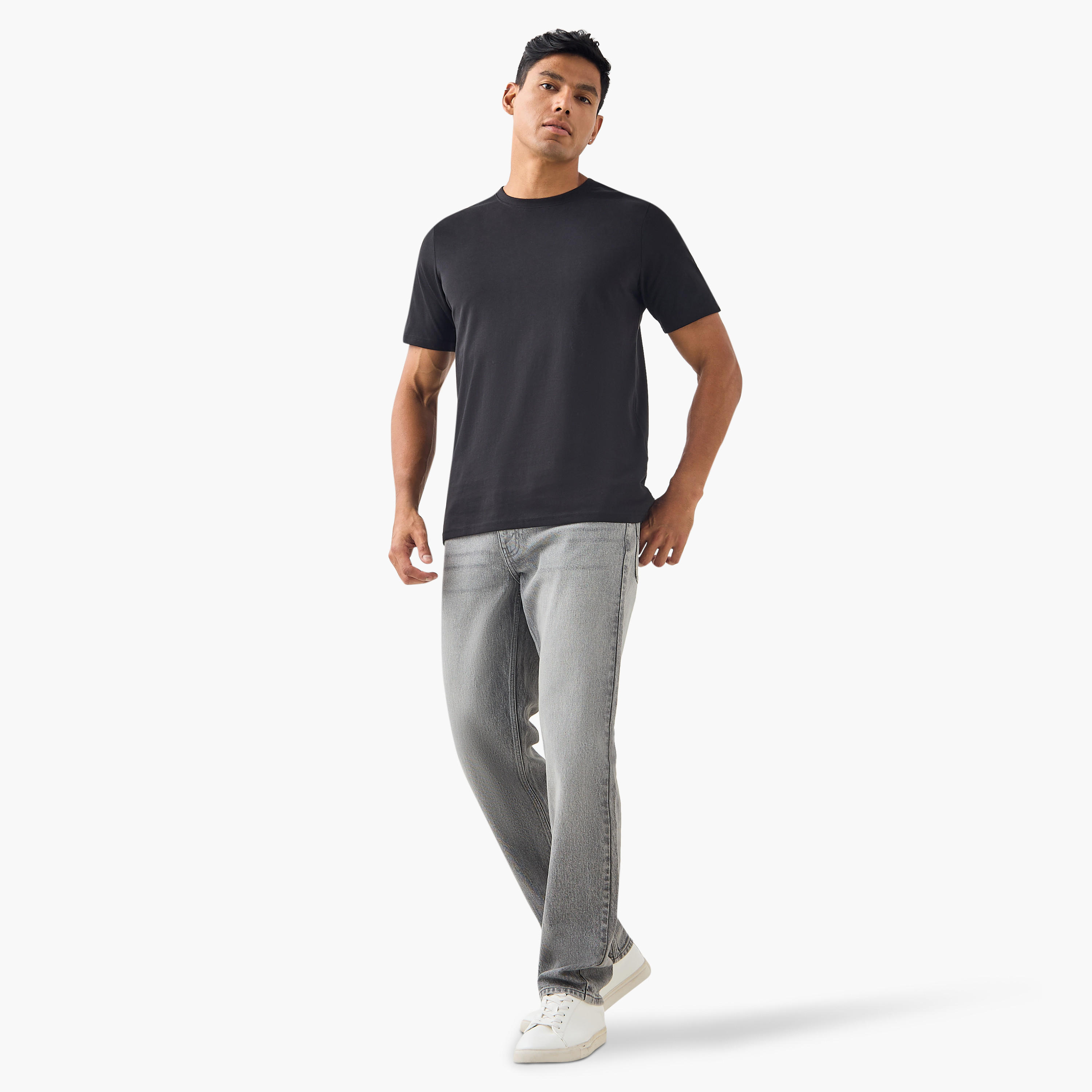 تيشيرت سادة بياقة ضيّقة وأكمام قصيرة - طقم من 3 قطع-men-clothing-tshirtsandpolos-tshirts-image-1