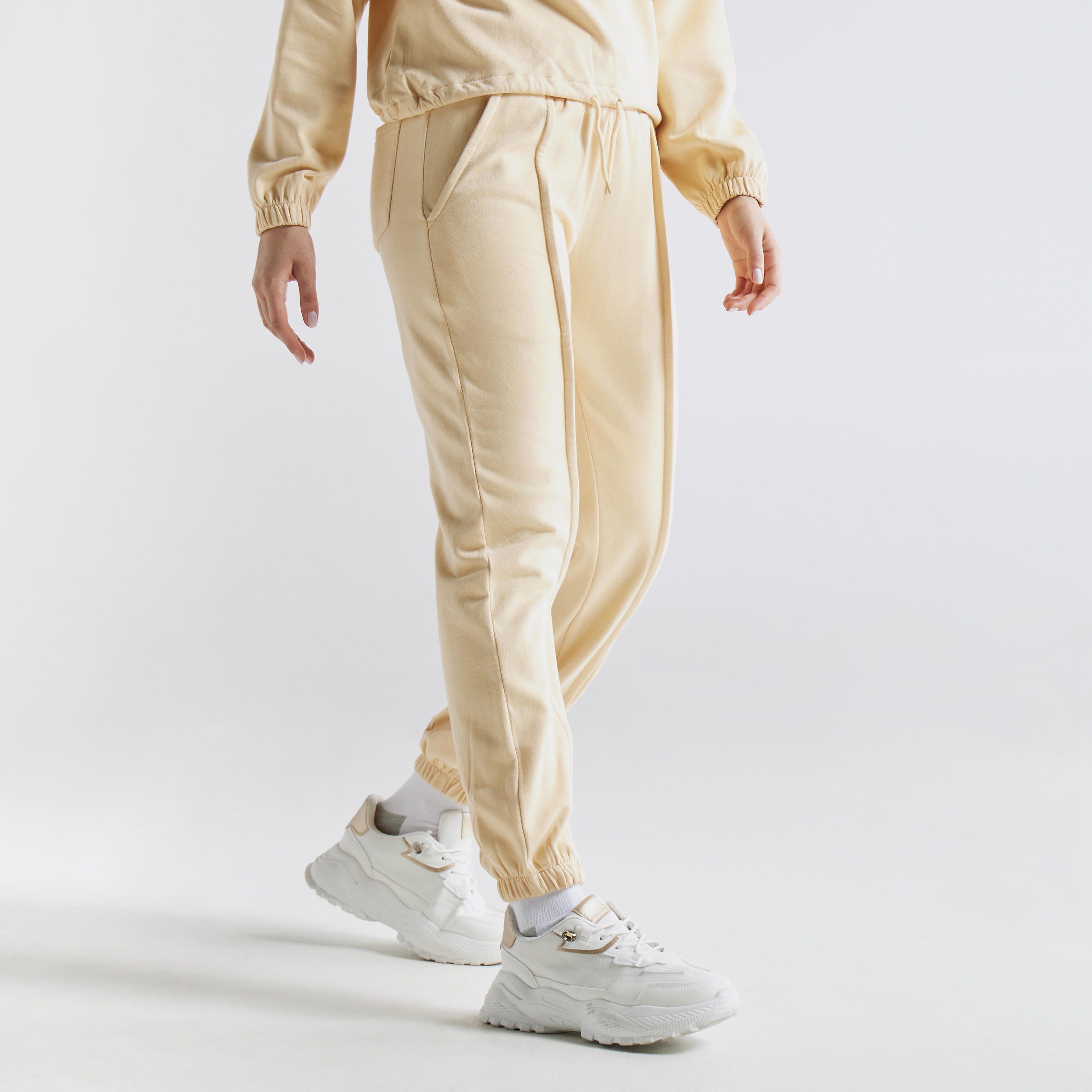 بنطلون رياضي سادة برباط إغلاق وجيوب-women-clothing-bottoms-joggers-image-1