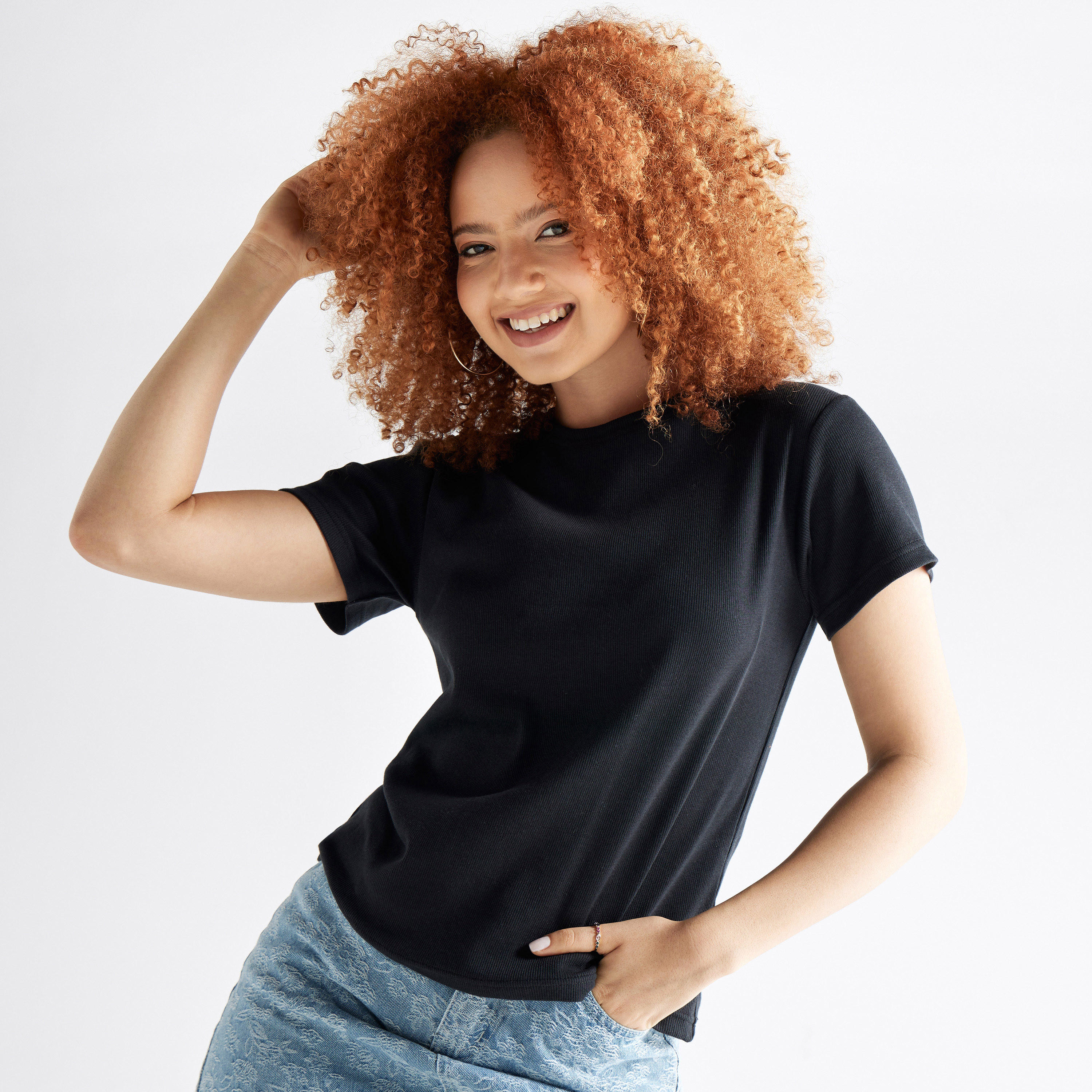 تيشيرت بارز الملمس بياقة ضيقة وأكمام قصيرة-women-clothing-tshirts-image-1