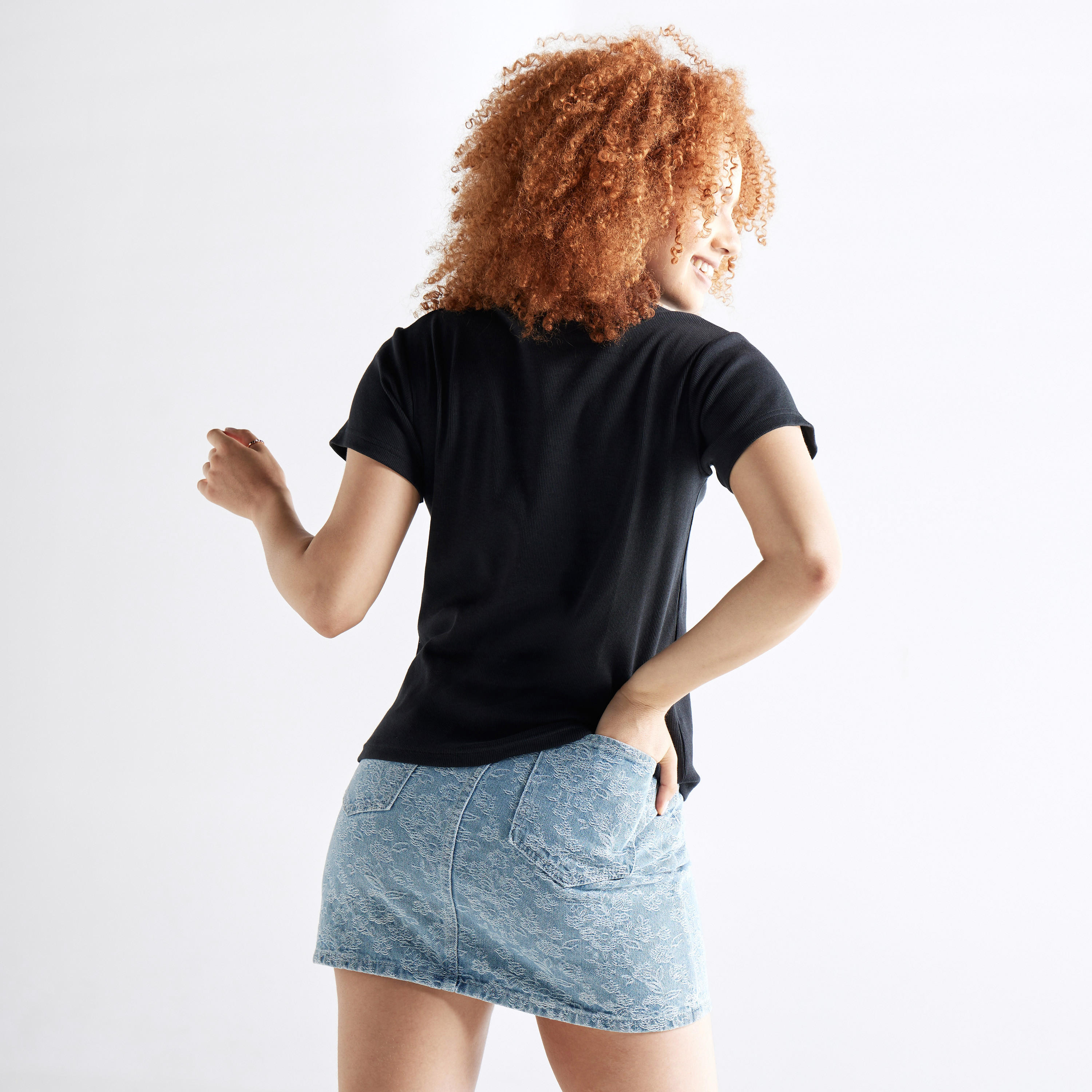 تيشيرت بارز الملمس بياقة ضيقة وأكمام قصيرة-women-clothing-tshirts-image-3