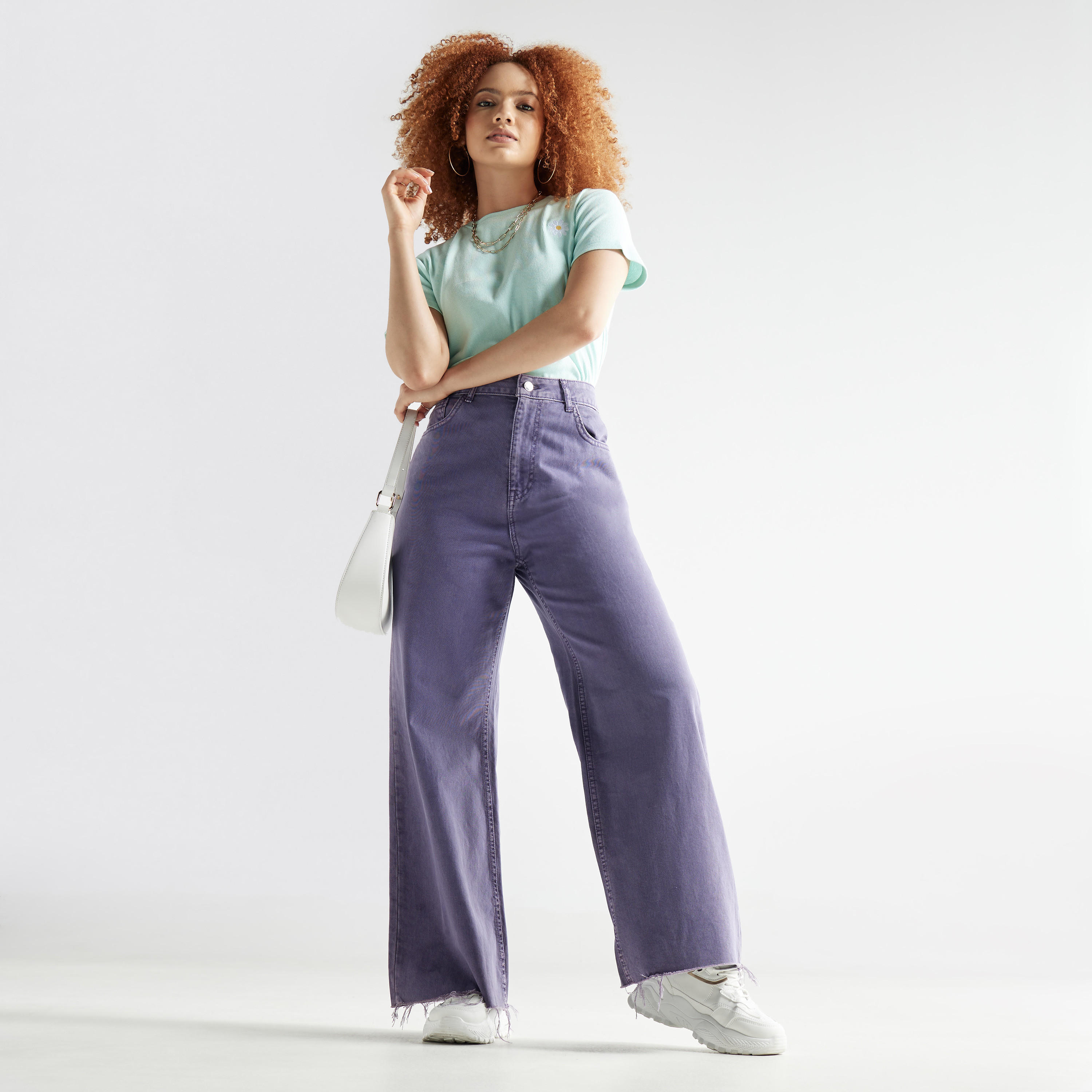 تيشيرت مطرّز بأكمام قصيرة وياقة ضيقة-women-clothing-tshirts-image-2