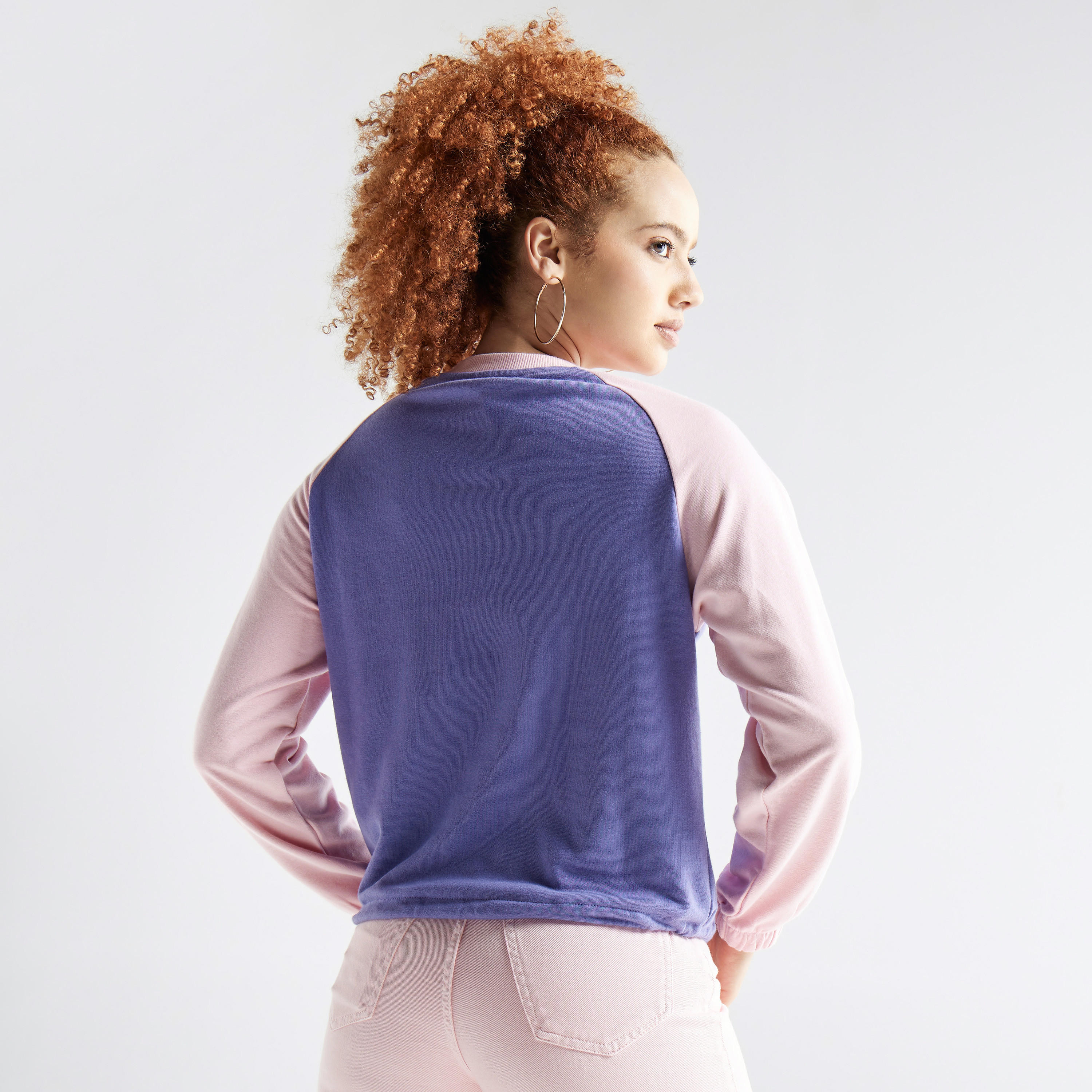 سويت شيرت بياقة ضيقة وأكمام طويلة وطبعات-women-winterwear-hoodiesandsweatshirts-sweatshirts-image-3