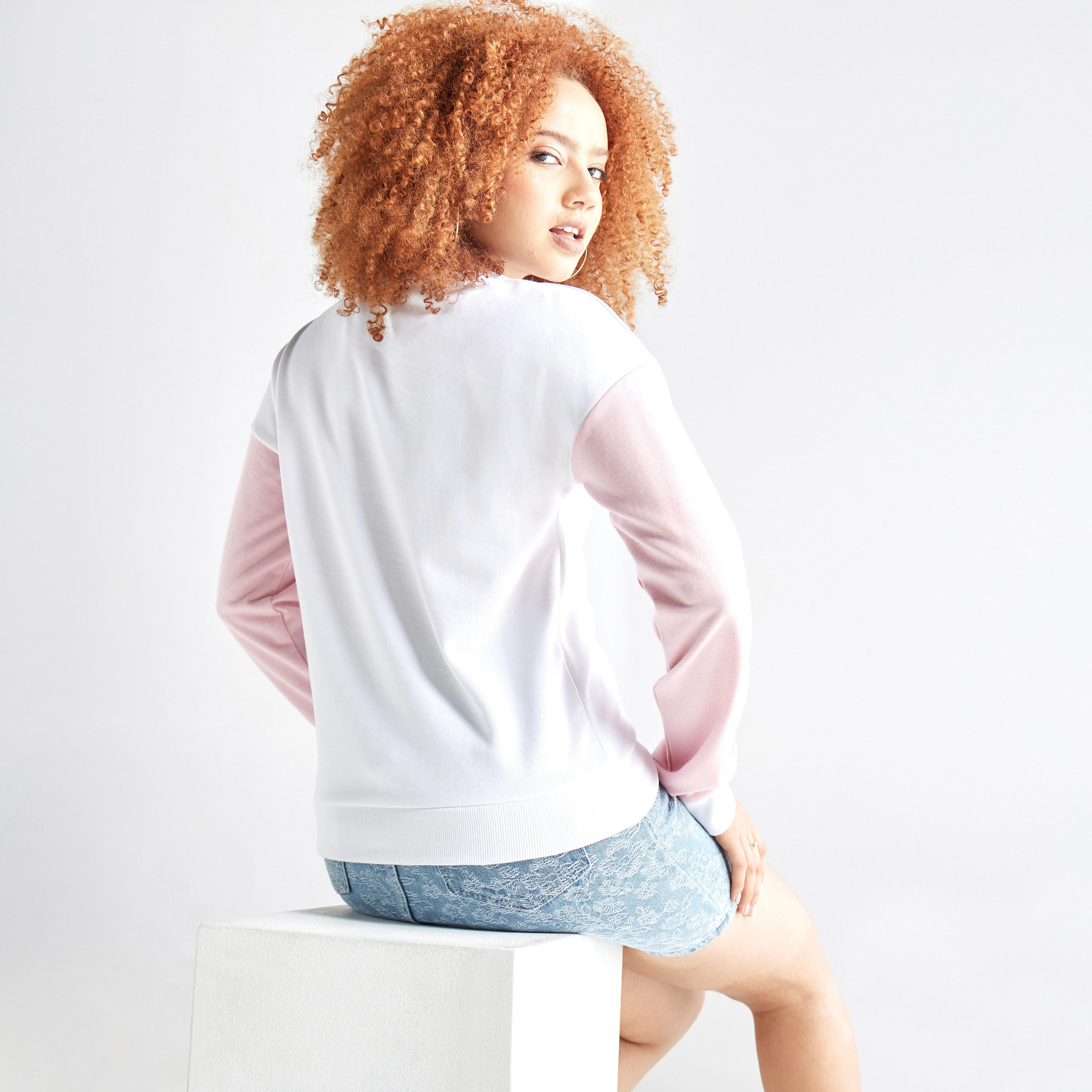 سويت شيرت بأكمام طويلة وطبعات-women-winterwear-hoodiesandsweatshirts-sweatshirts-image-2