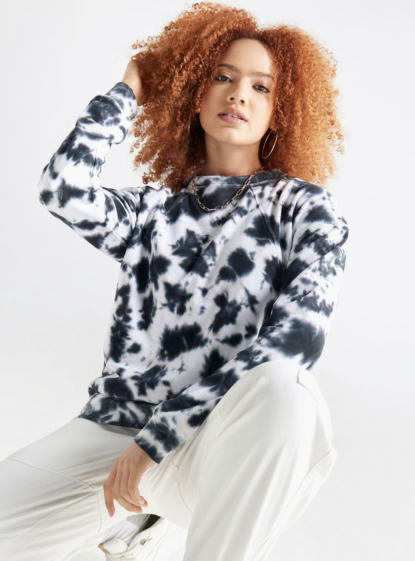 سويت شيرت بطبعات جرافيك وياقة مستديرة-women-winterwear-hoodiesandsweatshirts-sweatshirts-image-1