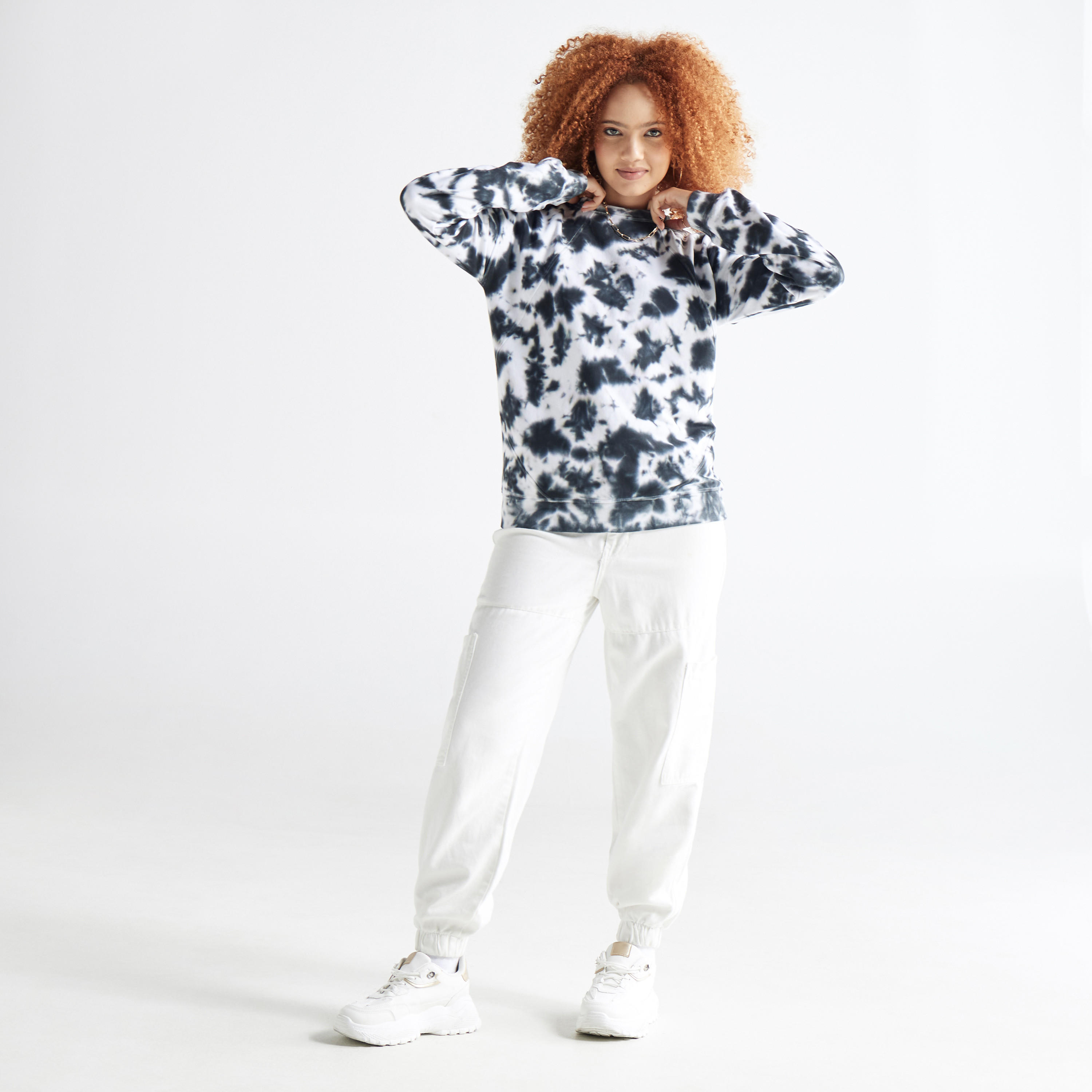 سويت شيرت بطبعات جرافيك وياقة مستديرة-women-winterwear-hoodiesandsweatshirts-sweatshirts-image-2