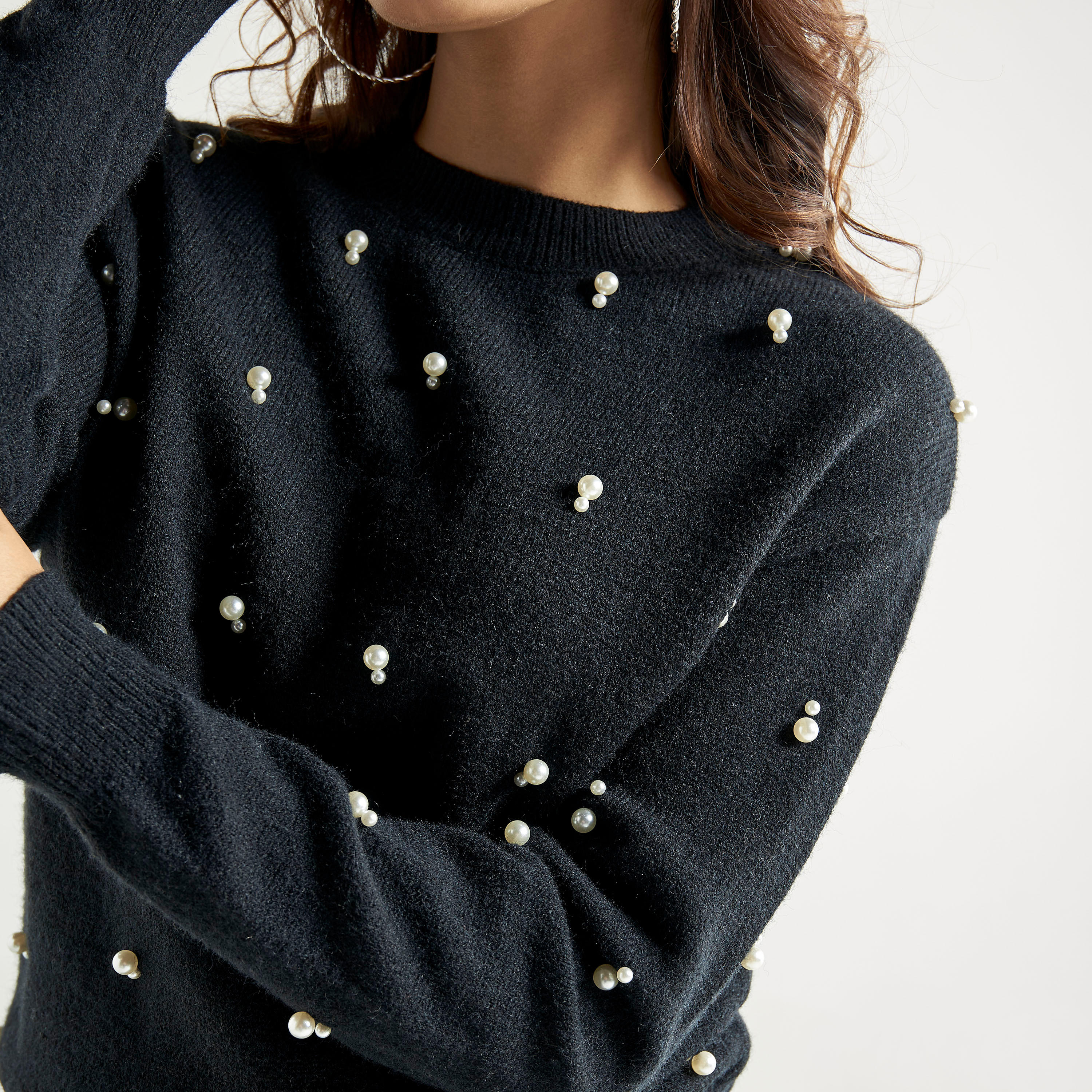 كنزة مزيّنة باللؤلؤ بياقة ضيقة وأكمام طويلة-women-clothing-cardigansandjumpers-jumpers-image-8