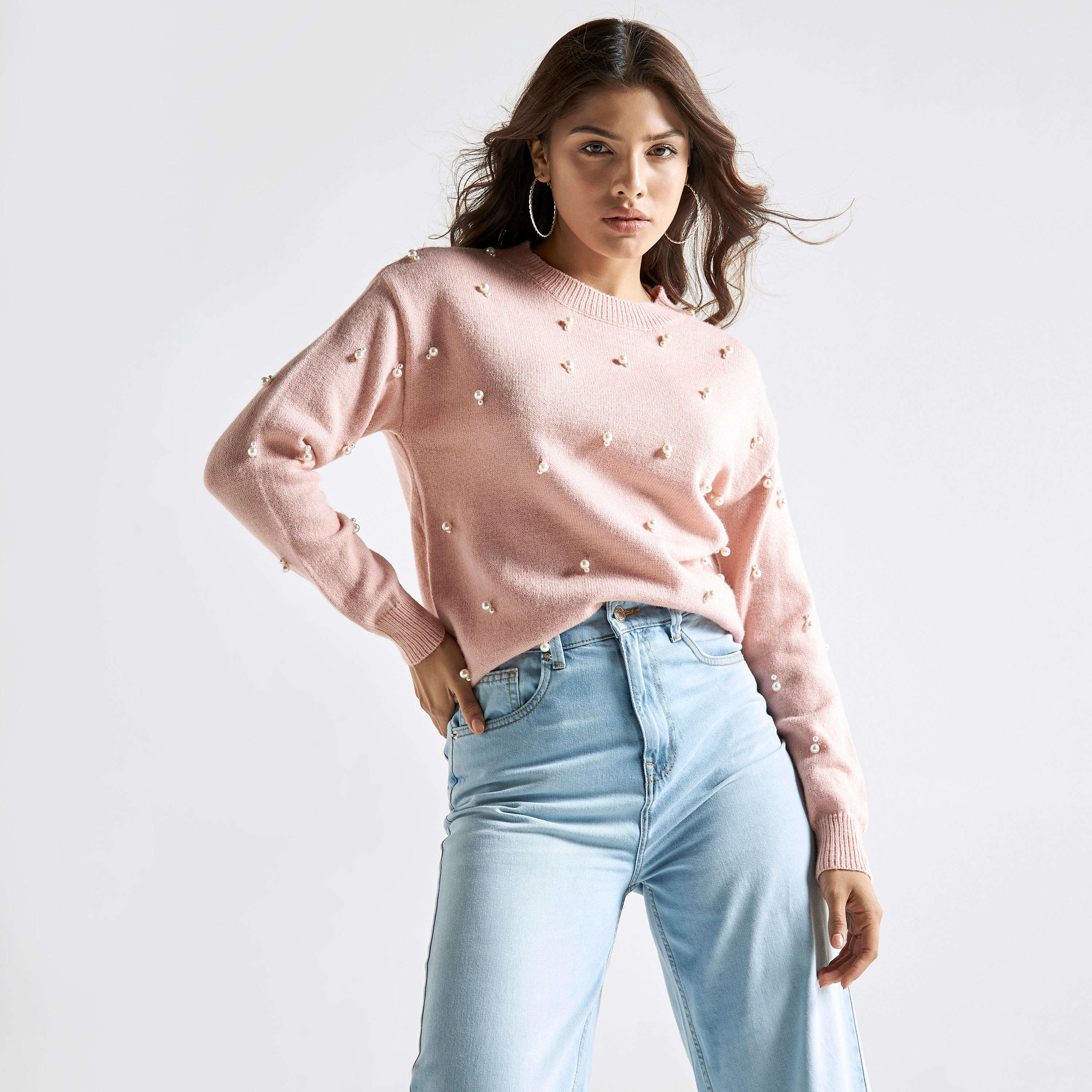 كنزة مزيّنة باللؤلؤ بياقة ضيقة وأكمام طويلة-women-clothing-cardigansandjumpers-jumpers-image-1